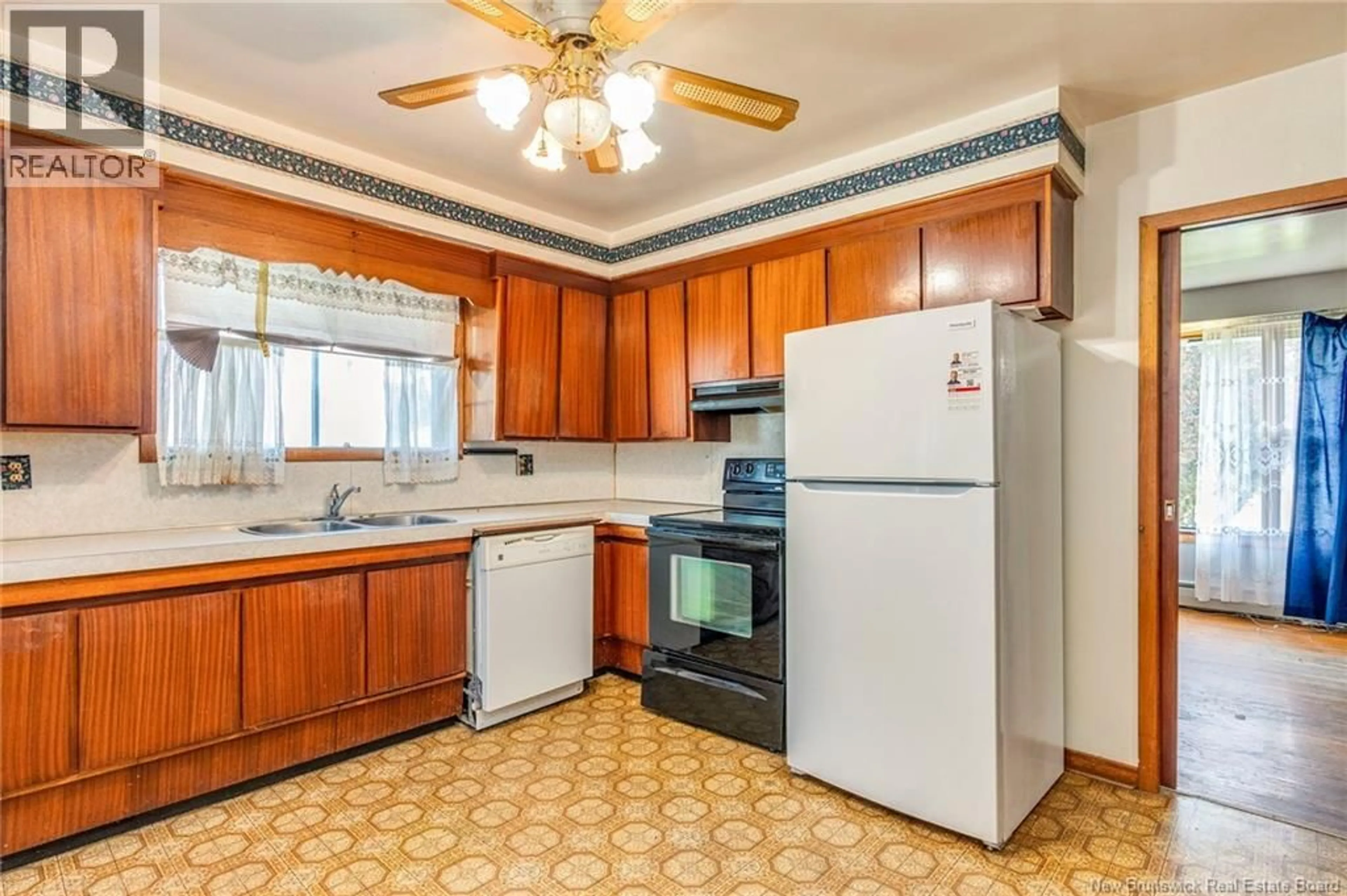 Standard kitchen, ceramic/tile floor for 68 SHERWOOD DRIVE, Saint John New Brunswick E2J3H8
