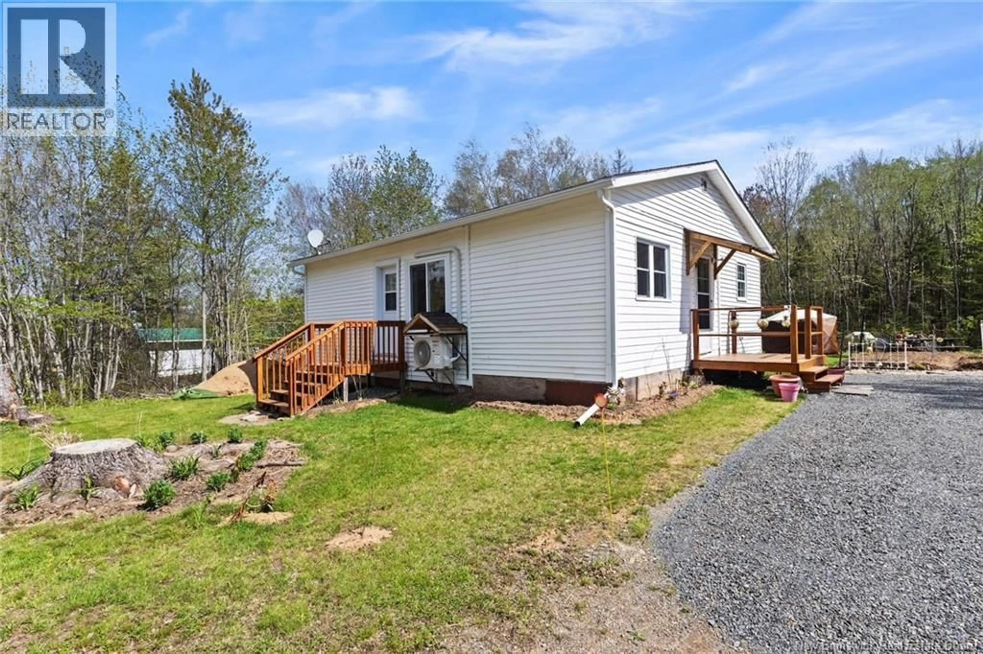Home with vinyl exterior material, unknown for 23 OAK STREET, Minto New Brunswick E4B3C4