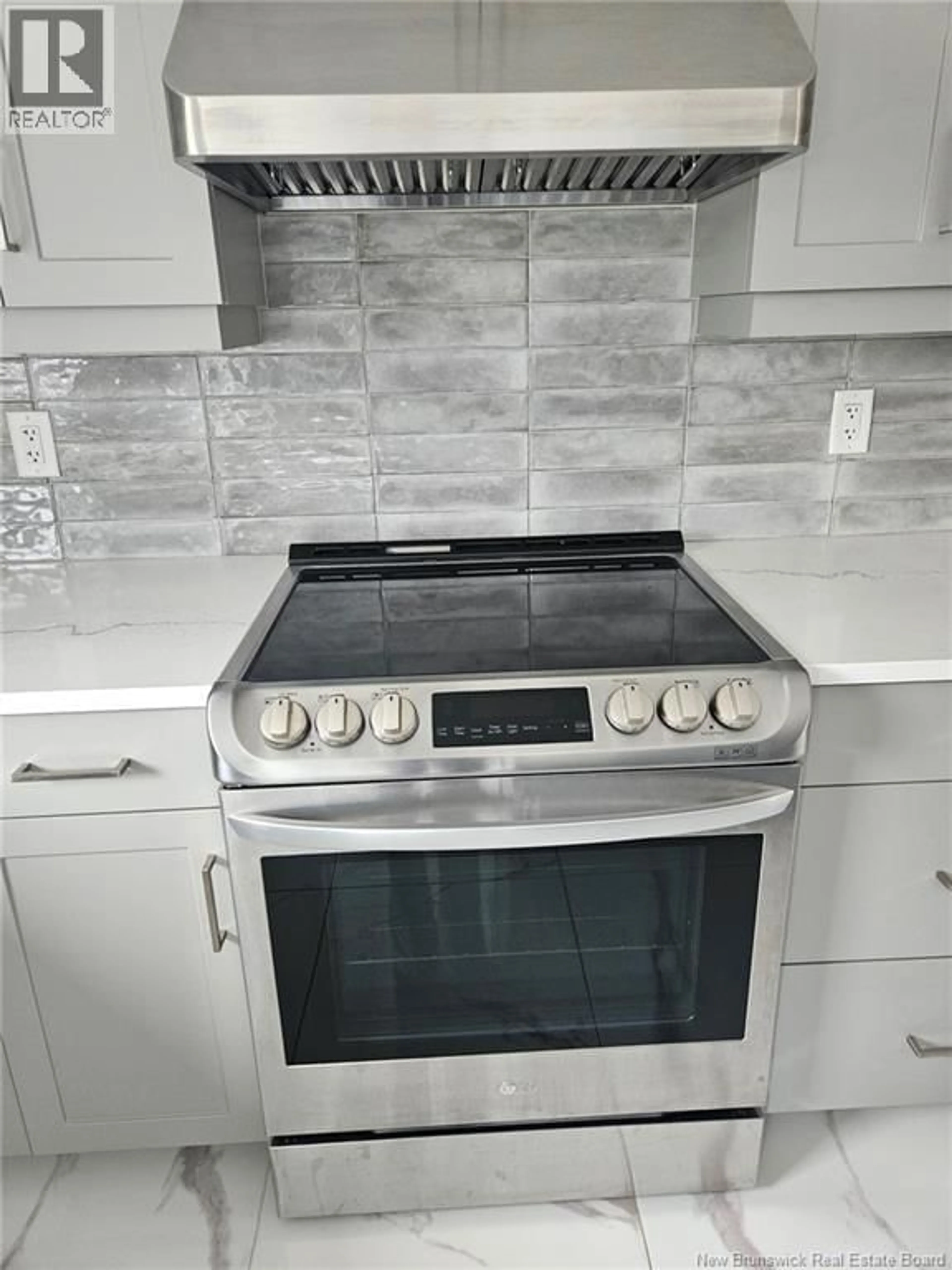 Standard kitchen, ceramic/tile floor for 94 SALENGRO CRESCENT, Moncton New Brunswick E1E4R7