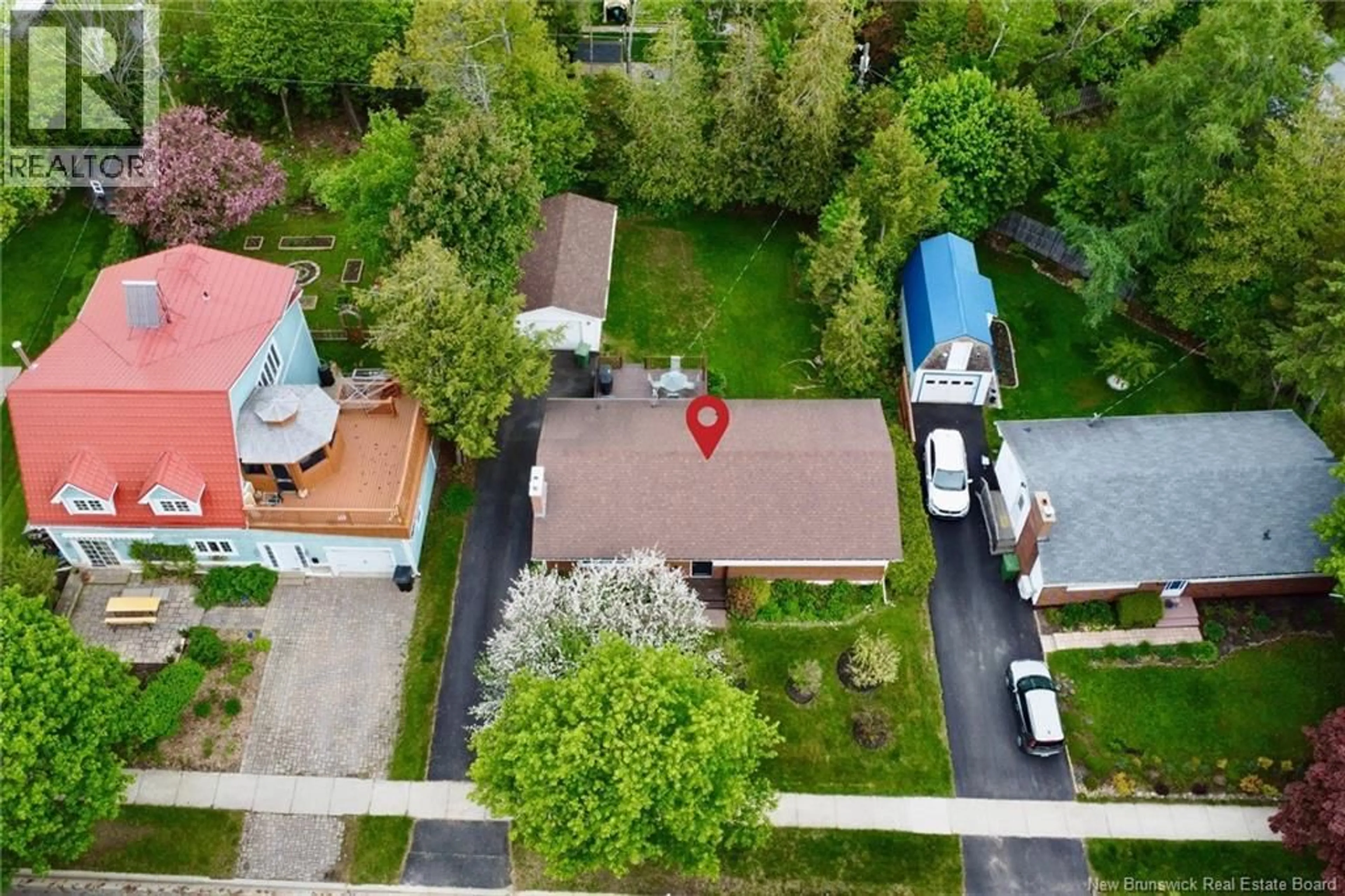 A pic from outside/outdoor area/front of a property/back of a property/a pic from drone, street for 295 WILLINGDON STREET, Fredericton New Brunswick E3B3A6