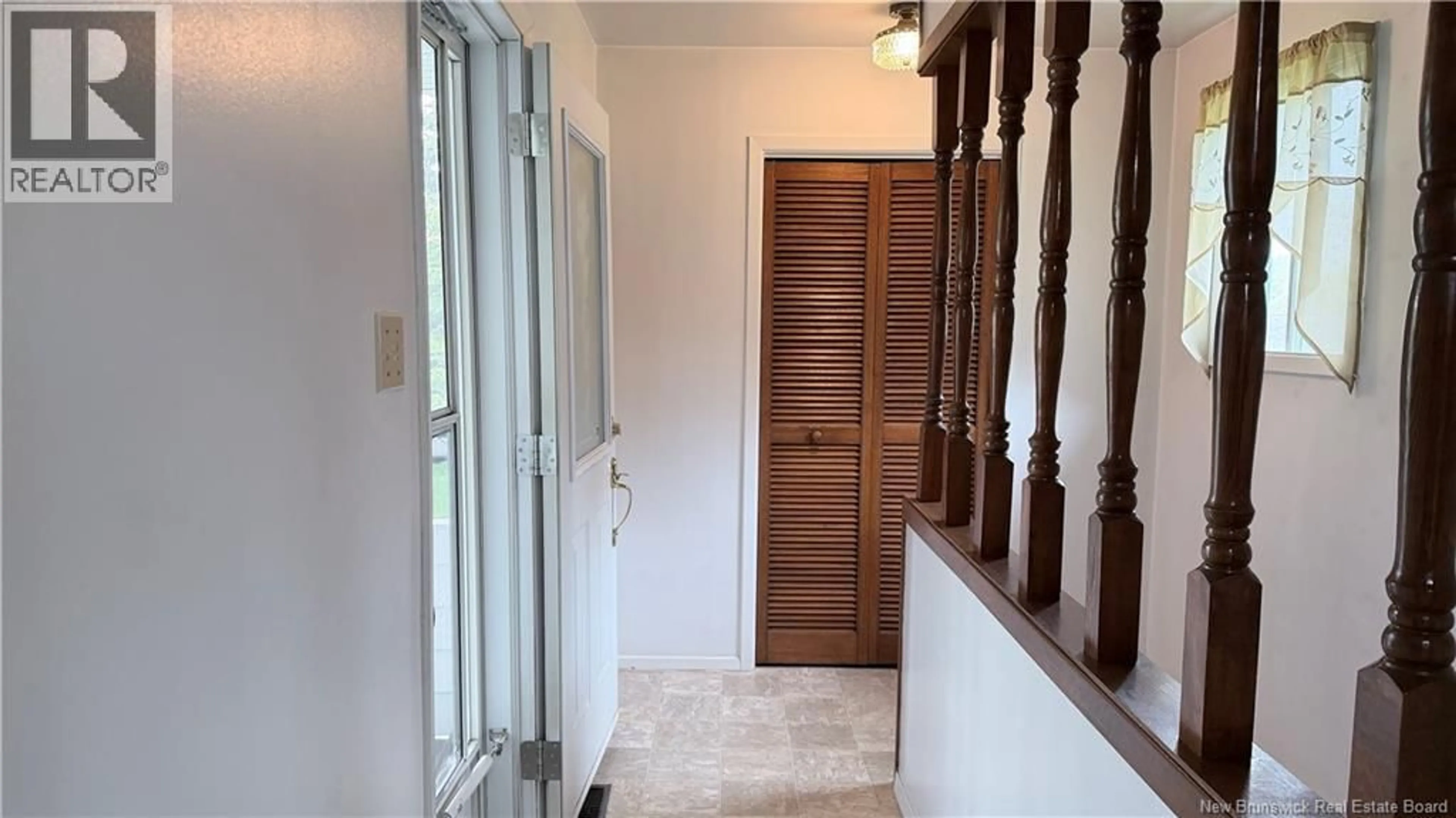Indoor foyer for 43 RUE MADAWASKA, Saint-Jacques New Brunswick E7B1L6