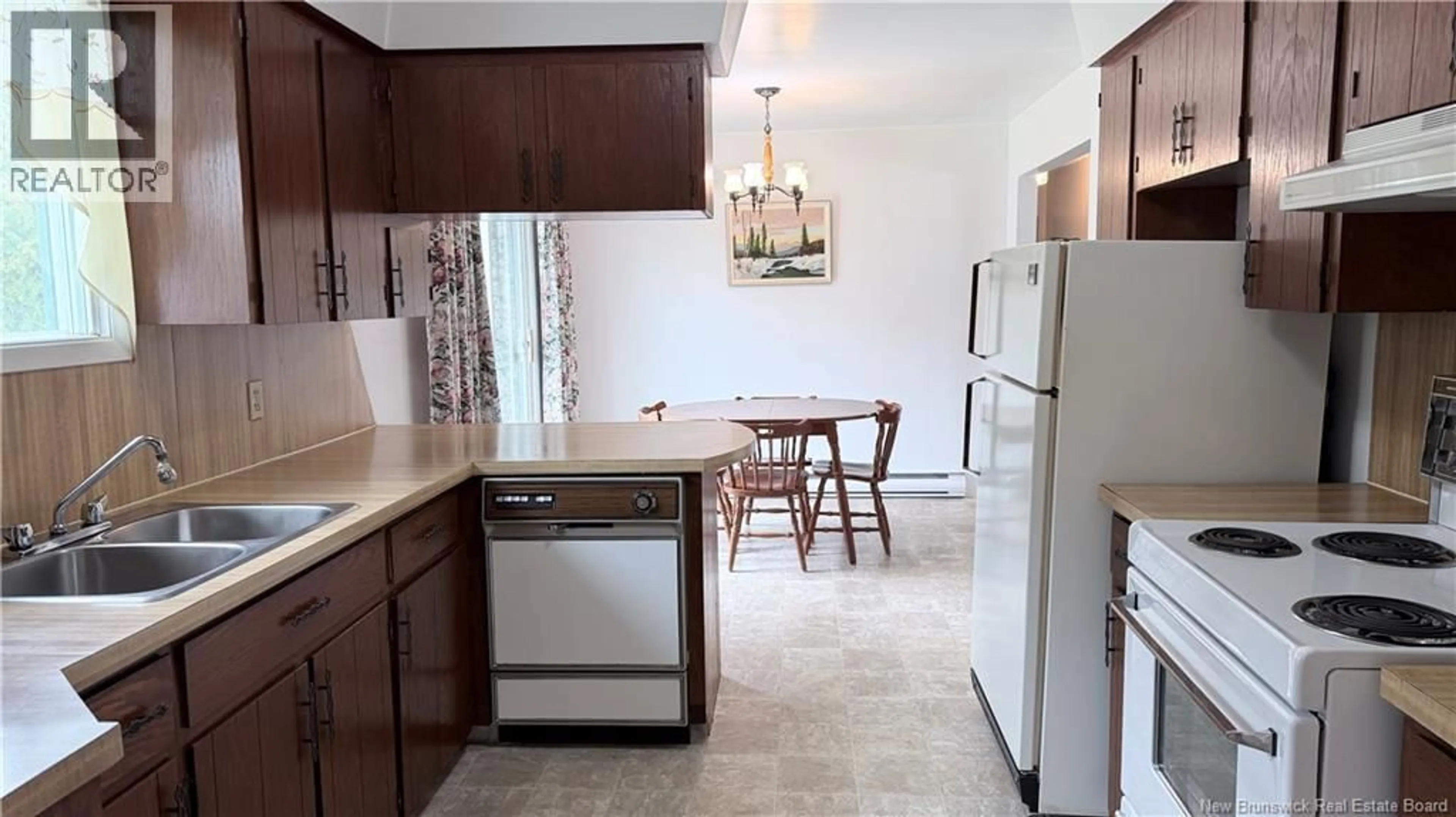 Standard kitchen, ceramic/tile floor for 43 RUE MADAWASKA, Saint-Jacques New Brunswick E7B1L6