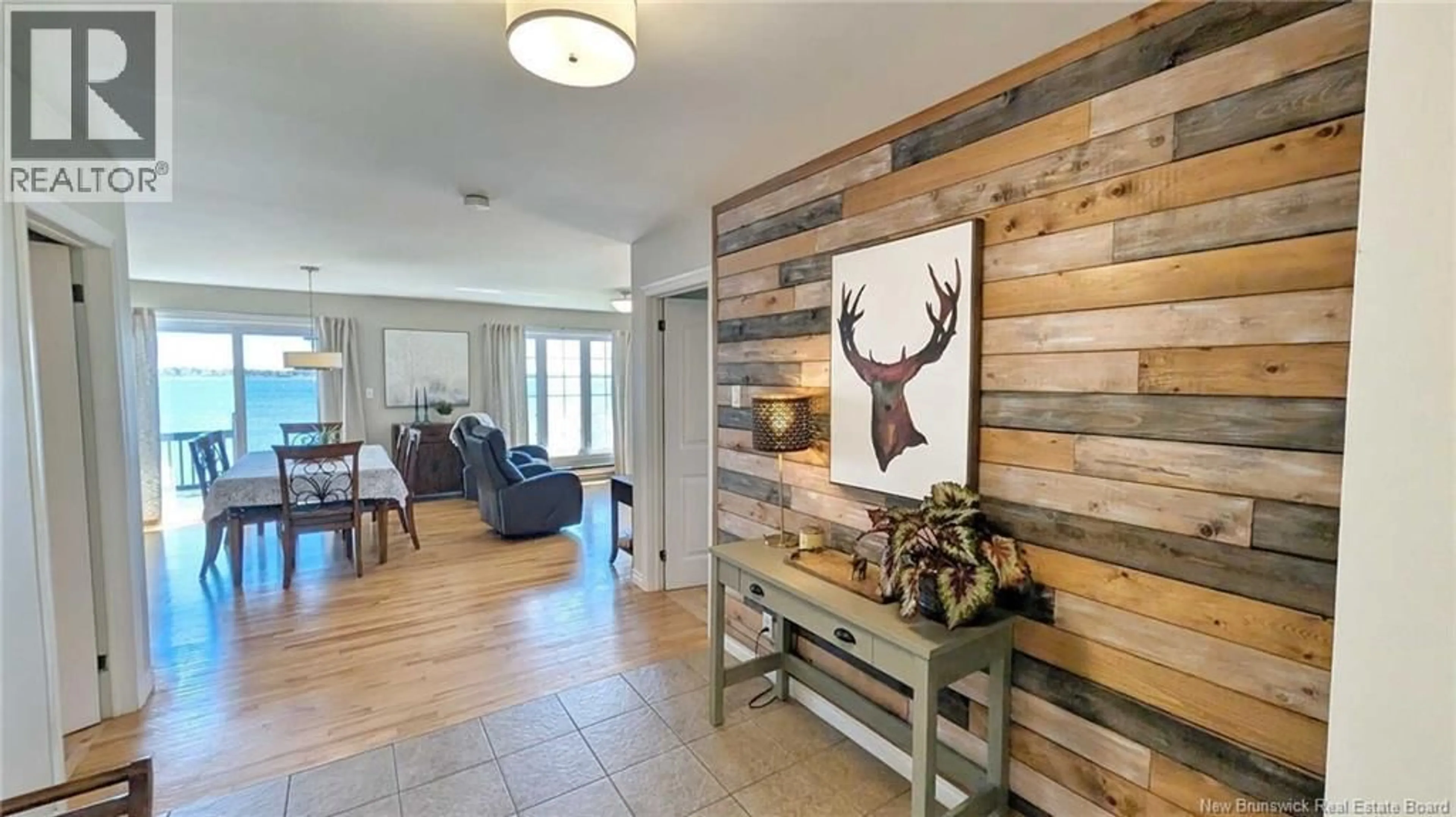 Indoor entryway for 948 RUE DES CHALETS STREET, Tracadie New Brunswick E1X1C4