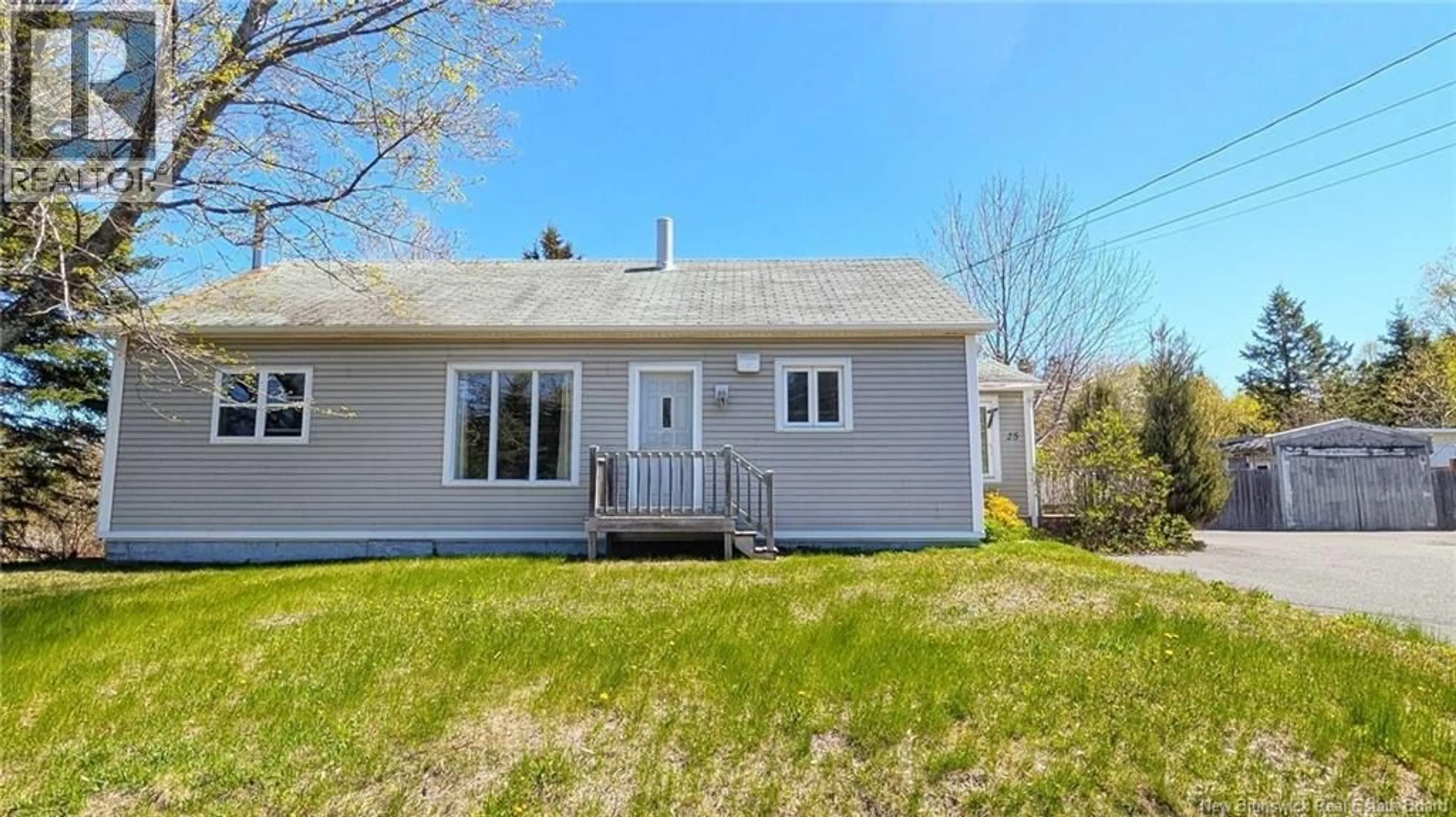 Unknown for 25 RUE DU PORTAGE, Caraquet New Brunswick E1W1A8