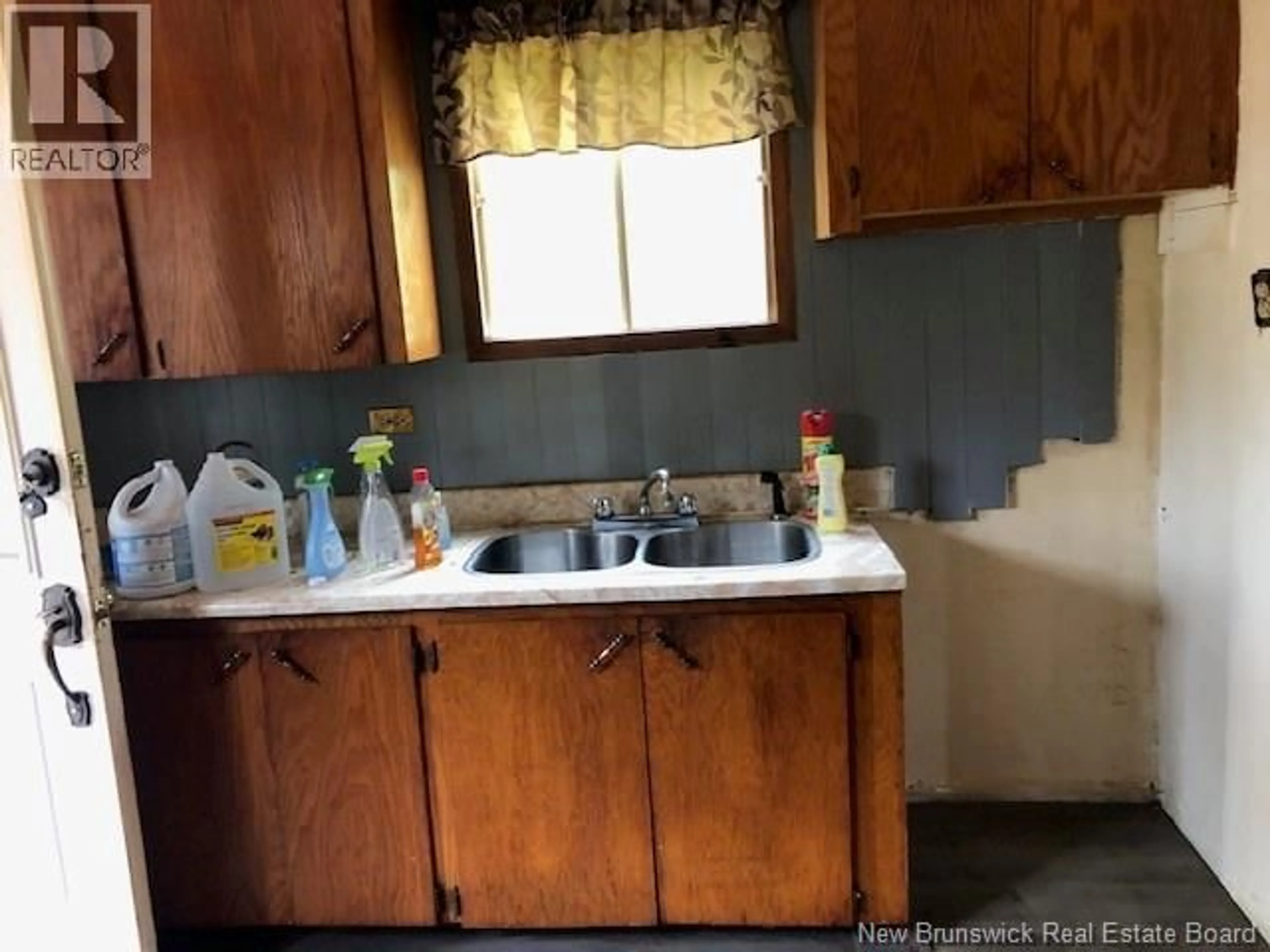 Standard kitchen, unknown for 689 SALISBURY ROAD, Moncton New Brunswick E1E1C1