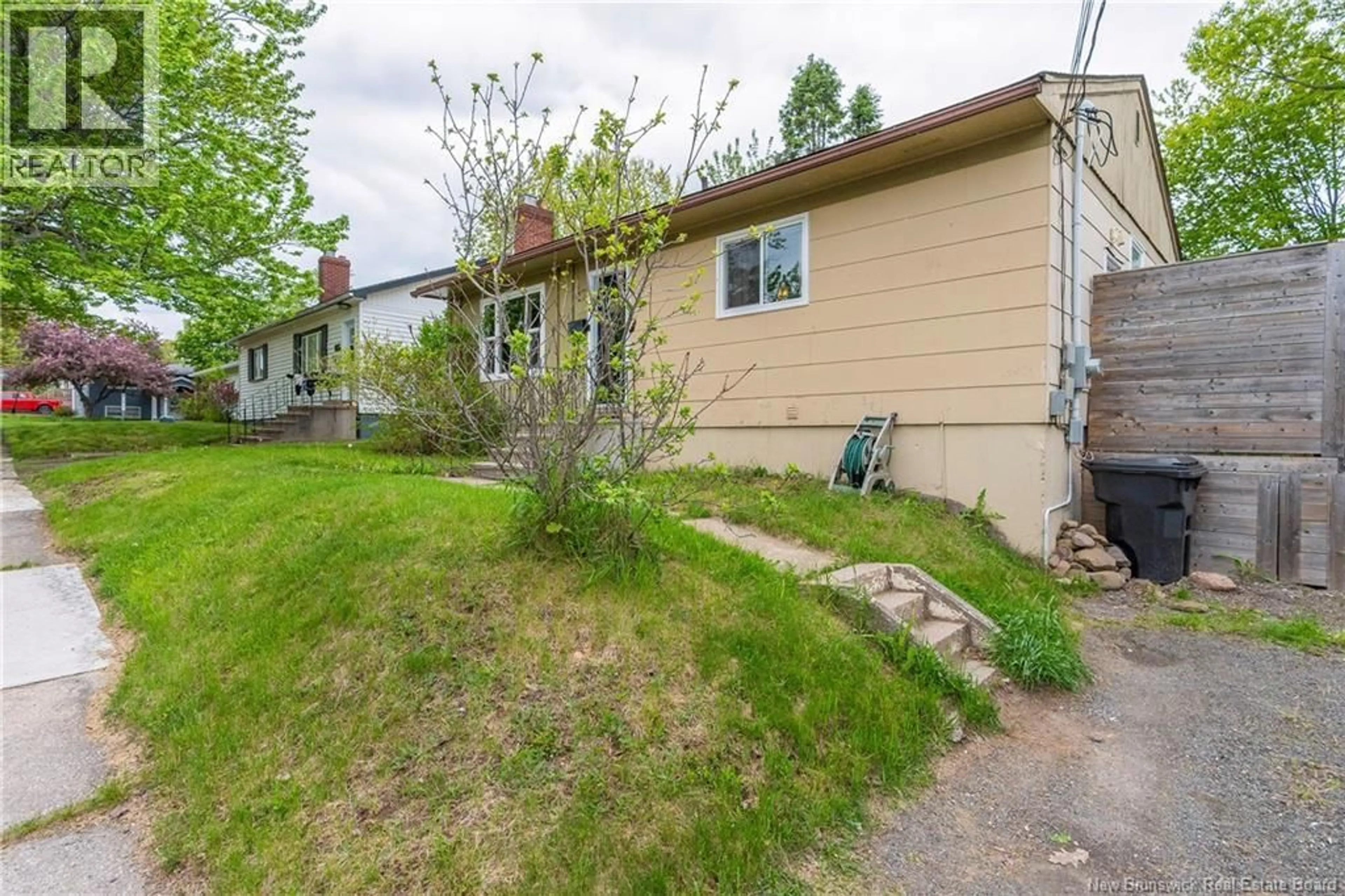 Patio, street for 17 GARFIELD STREET, Moncton New Brunswick E1C3Y4