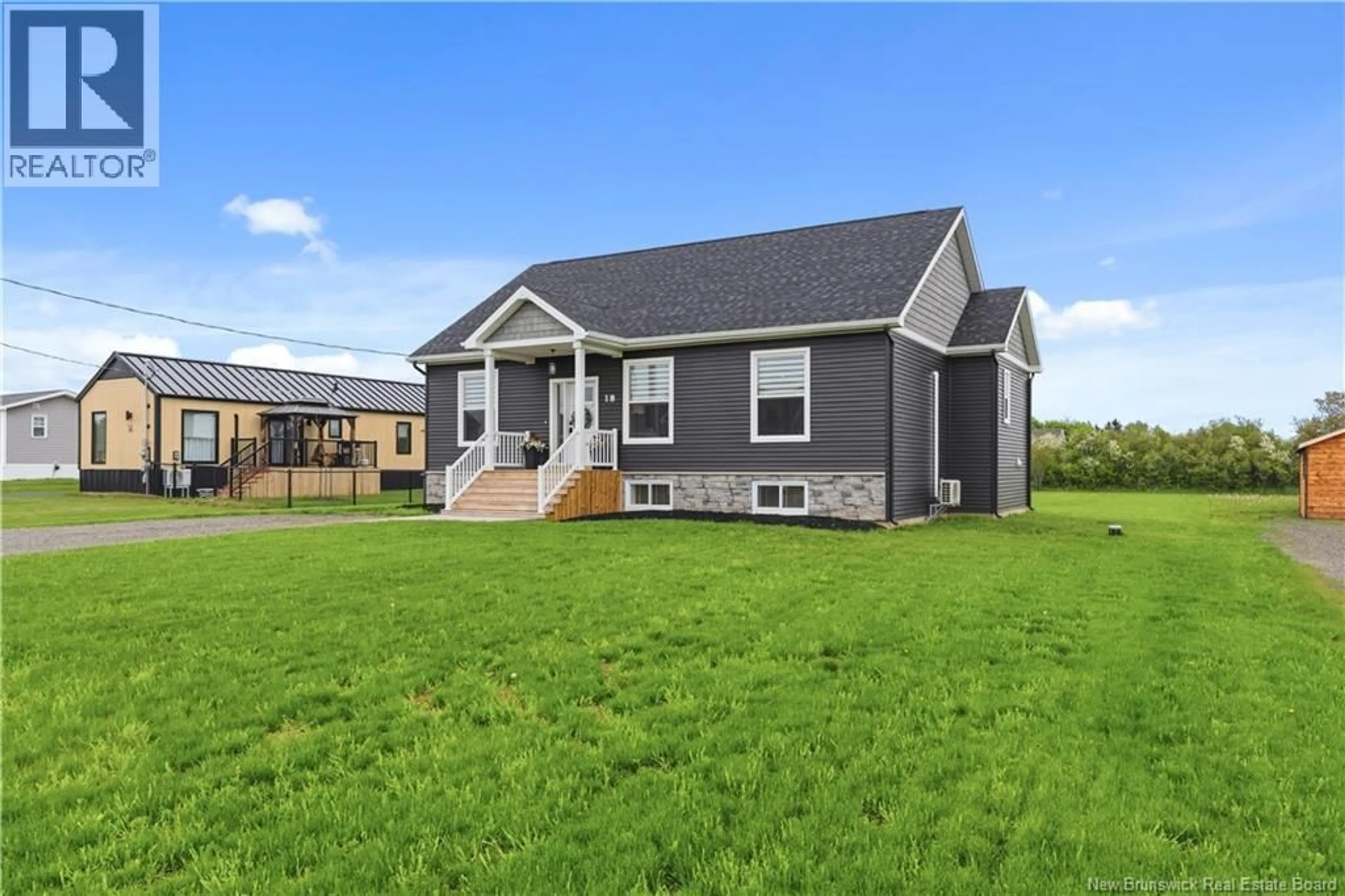 Home with vinyl exterior material, building for 18 BEDECHE STREET, Cap-Pelé New Brunswick E4N0G1