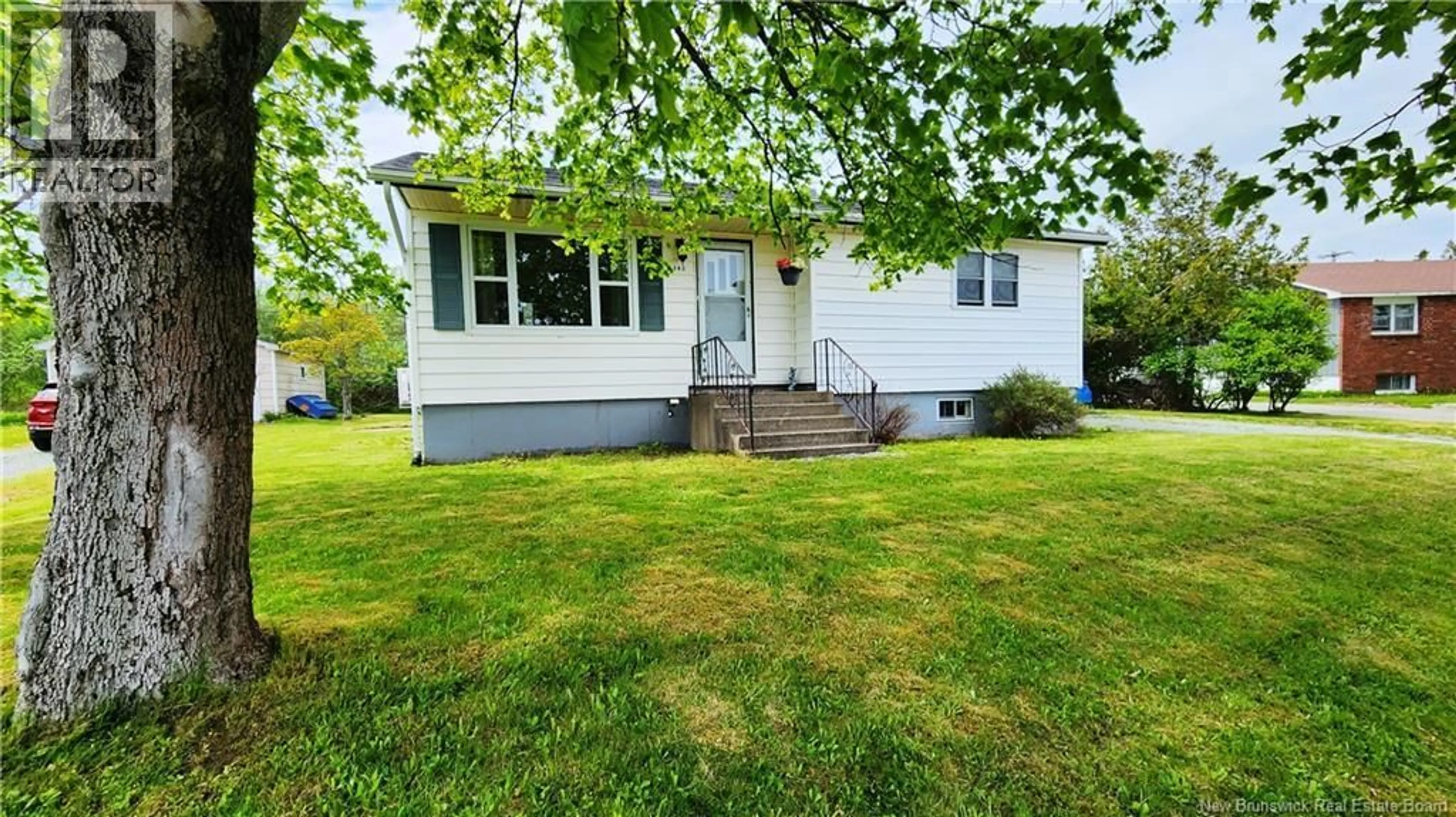 Home with vinyl exterior material, street for 340 BEACONSFIELD CRESCENT, Saint John New Brunswick E2M2H8
