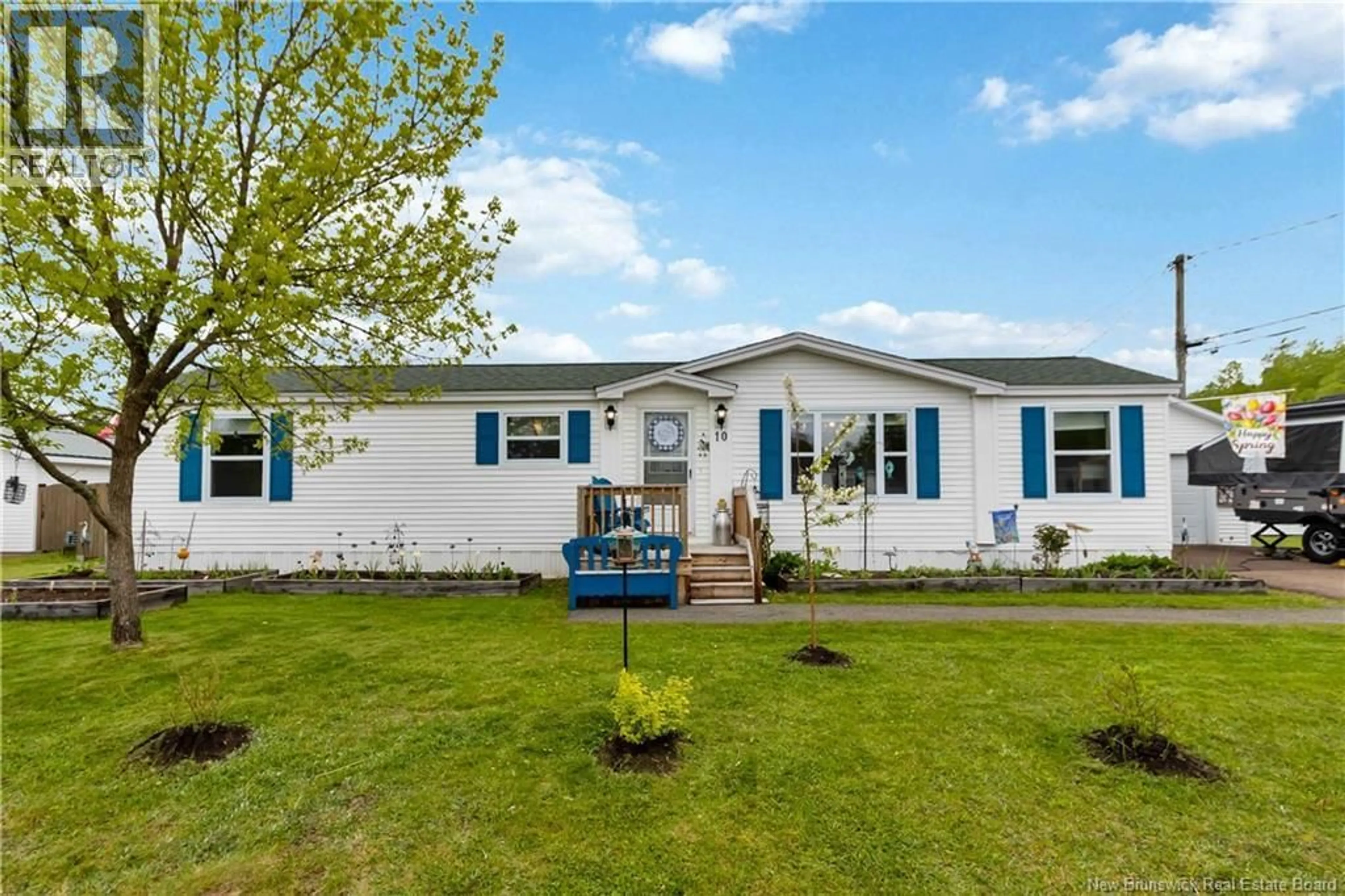 Home with vinyl exterior material, unknown for 10 PERIDOT STREET, Moncton New Brunswick E1H3E5