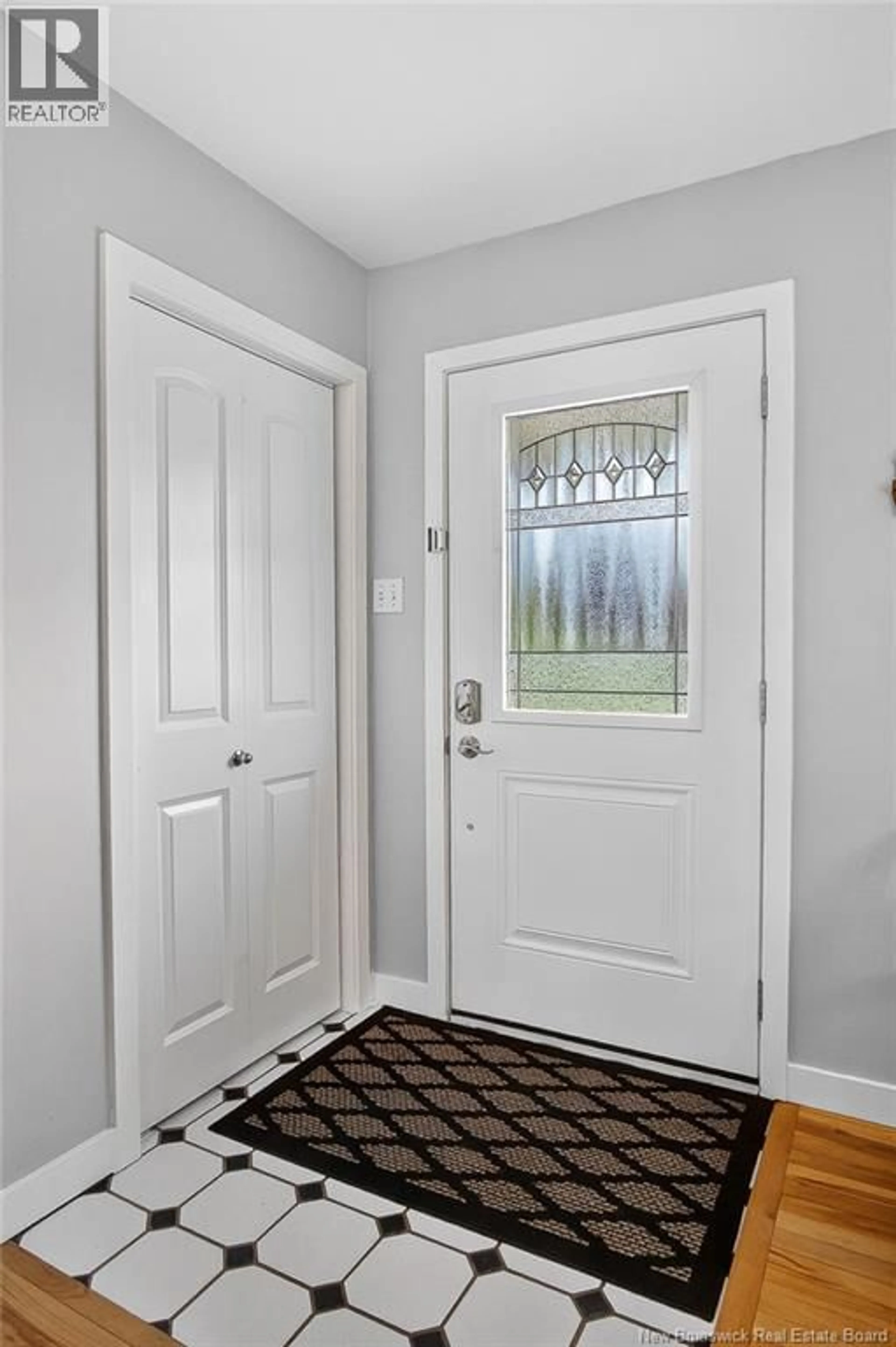 Indoor entryway for 606 DARLINGS ISLAND ROAD, Darlings Island New Brunswick E5N6T4