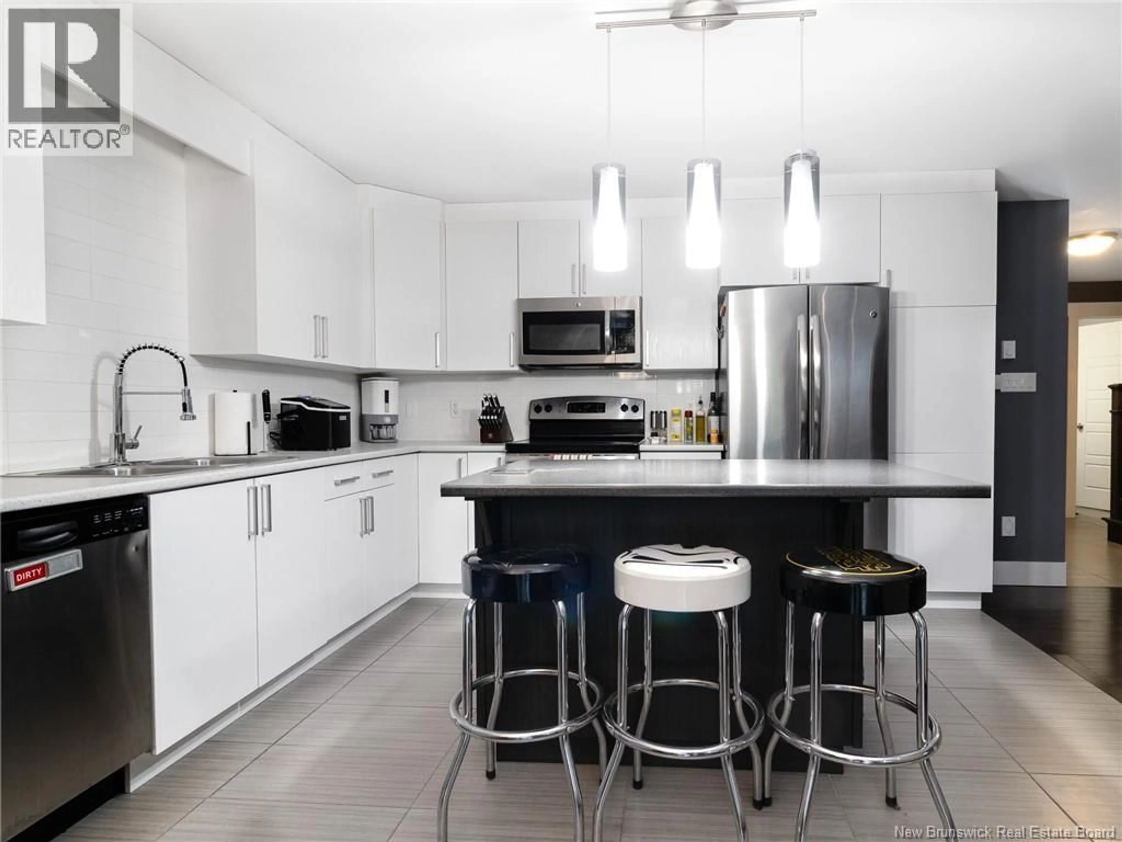 Contemporary kitchen, ceramic/tile floor for 317 DOLBEAU, Dieppe New Brunswick E1A9P9