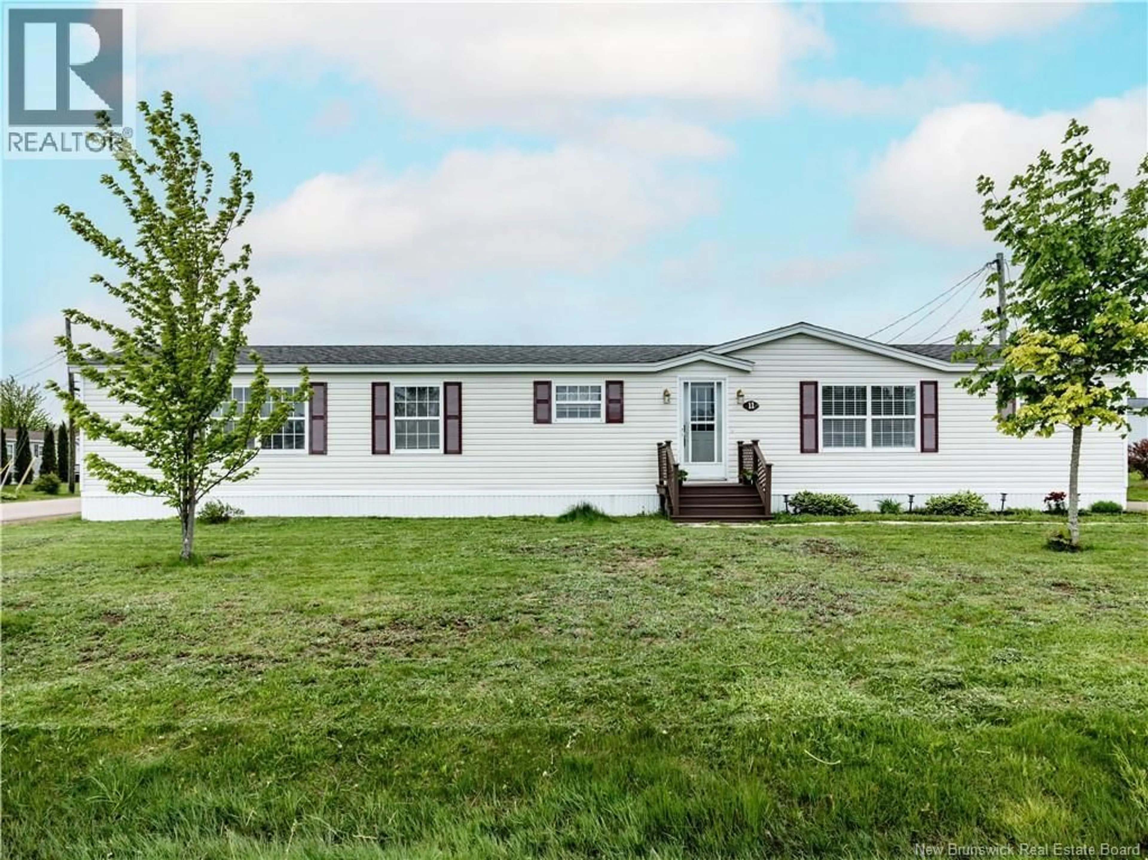 Home with vinyl exterior material, unknown for 11 BLUE ASH, Moncton New Brunswick E1H3R1
