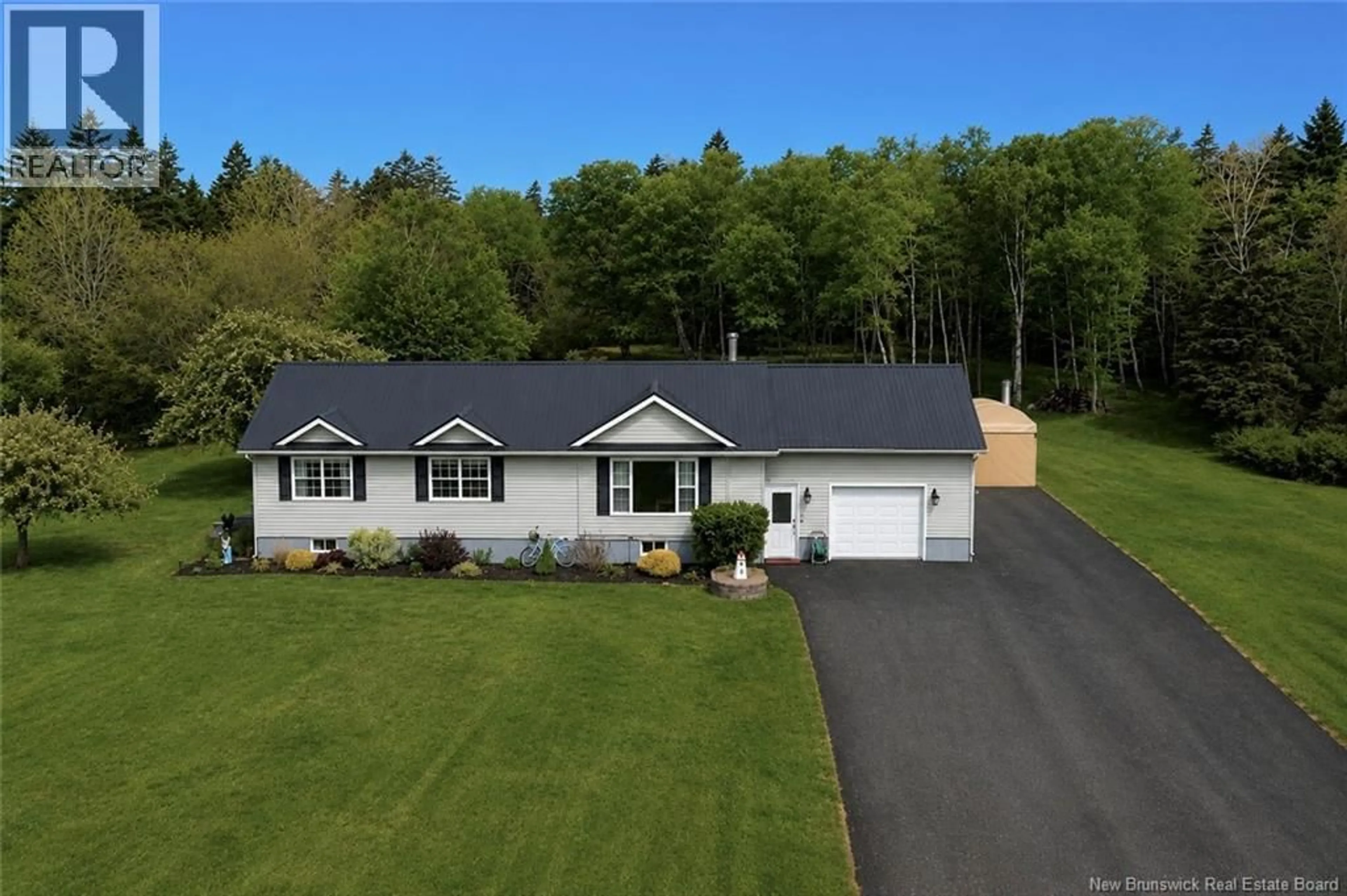 A pic from outside/outdoor area/front of a property/back of a property/a pic from drone, unknown for 558 ROUTE 776, Grand Manan New Brunswick E5G2C9