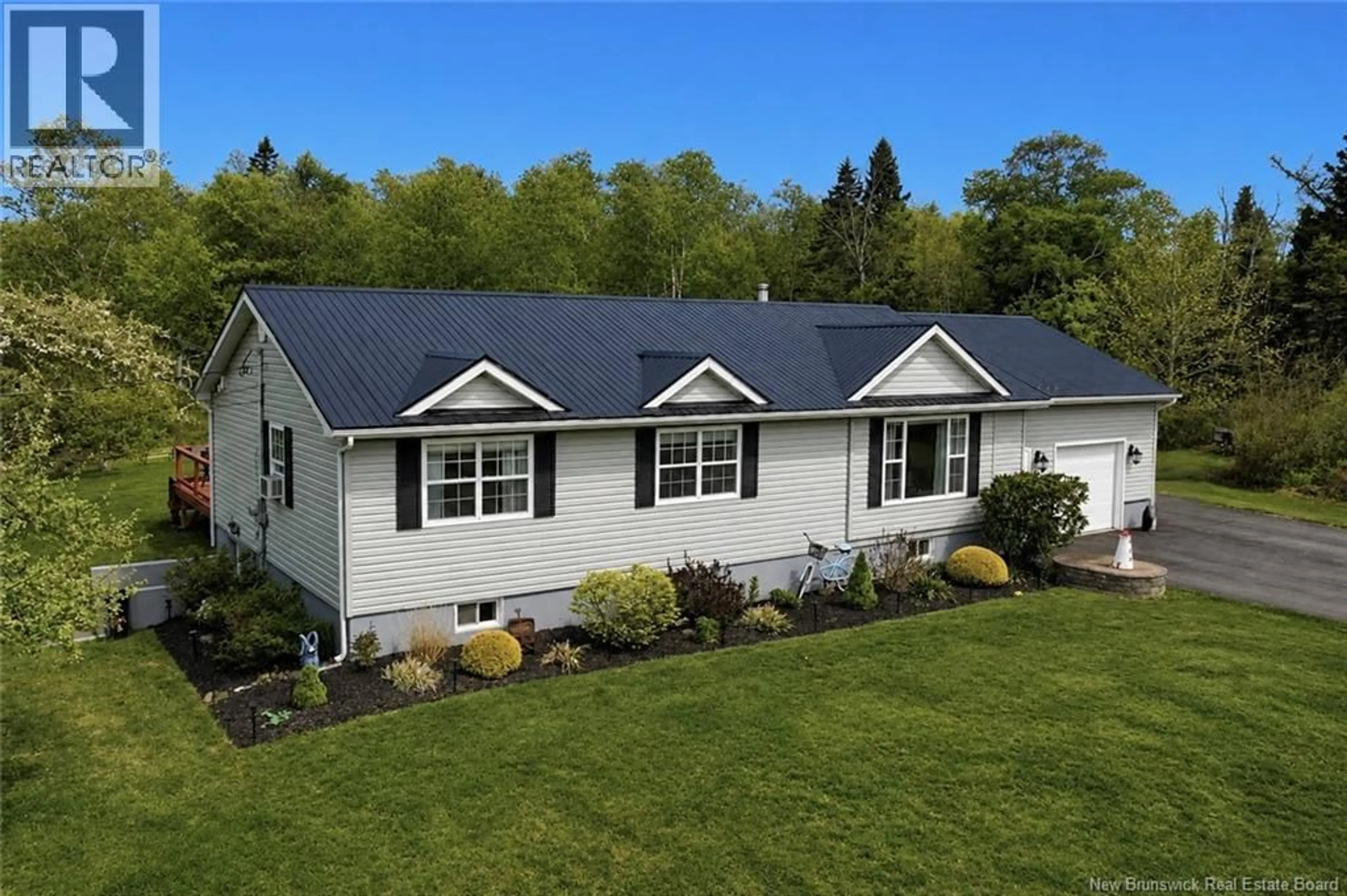 Home with vinyl exterior material, unknown for 558 ROUTE 776, Grand Manan New Brunswick E5G2C9