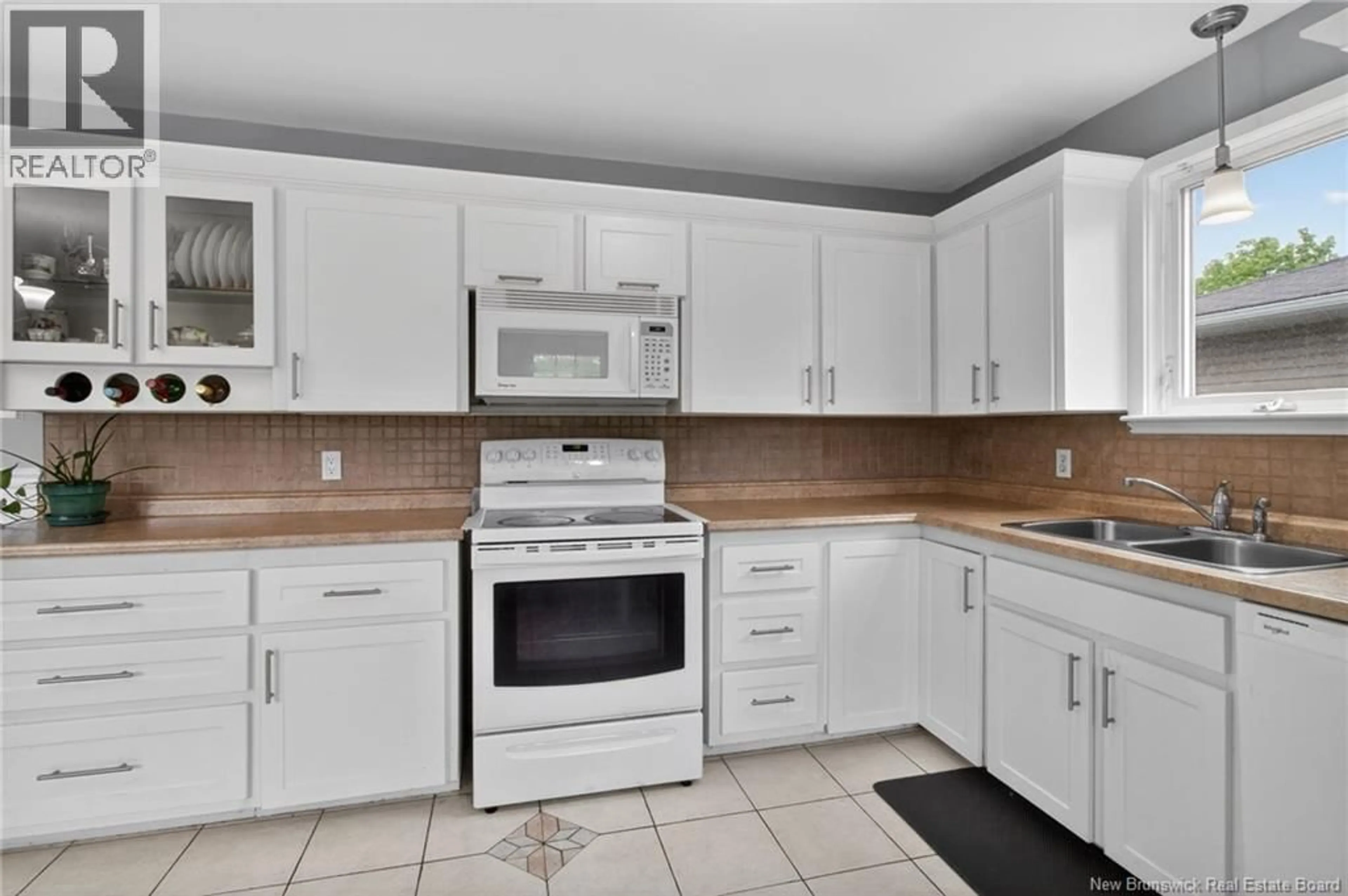 Standard kitchen, ceramic/tile floor for 78 HENDERSON AVENUE, Riverview New Brunswick E1B3P3