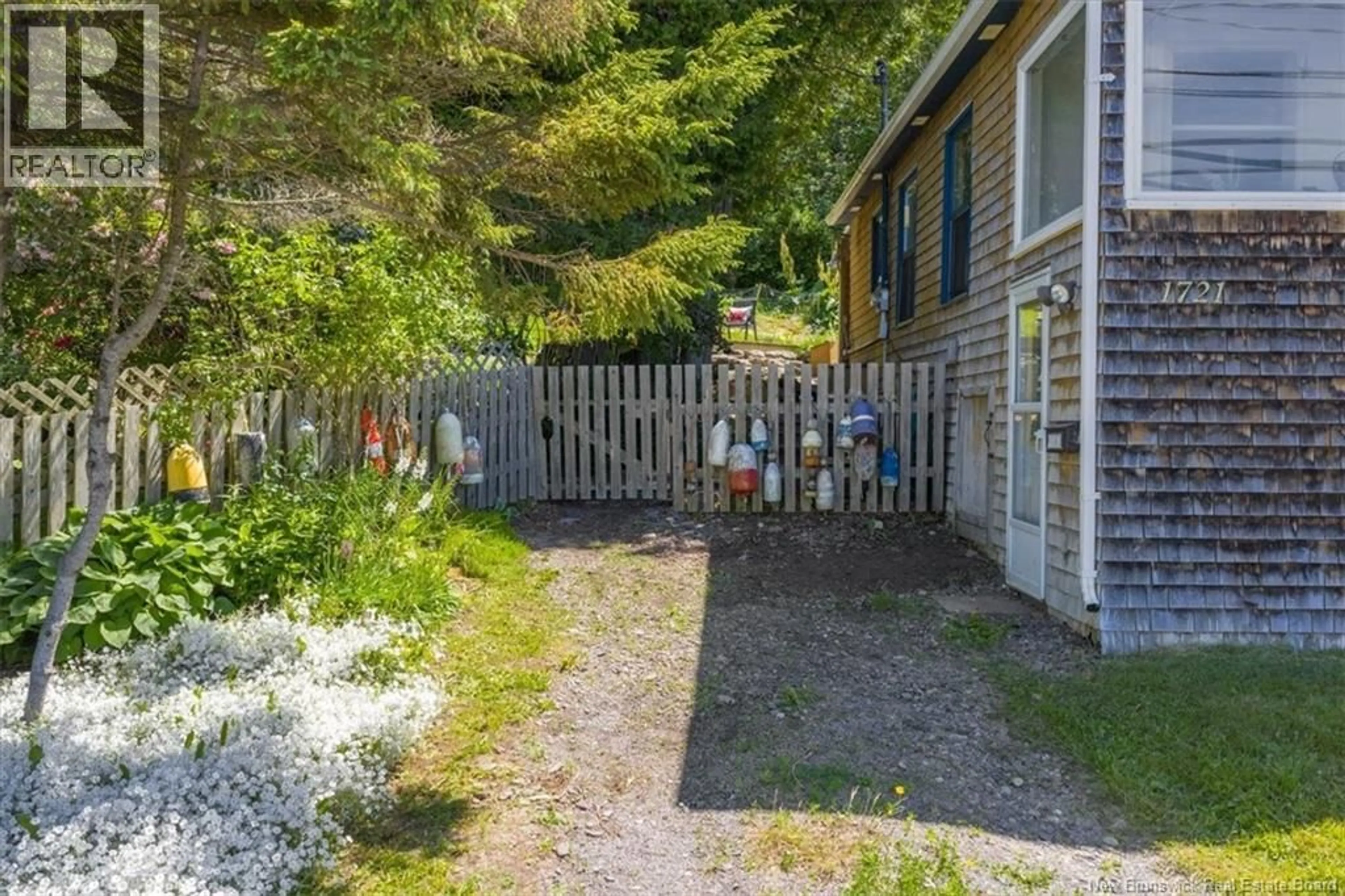 A pic from outside/outdoor area/front of a property/back of a property/a pic from drone, street for 1721 RED HEAD ROAD, Saint John New Brunswick E2P1K5