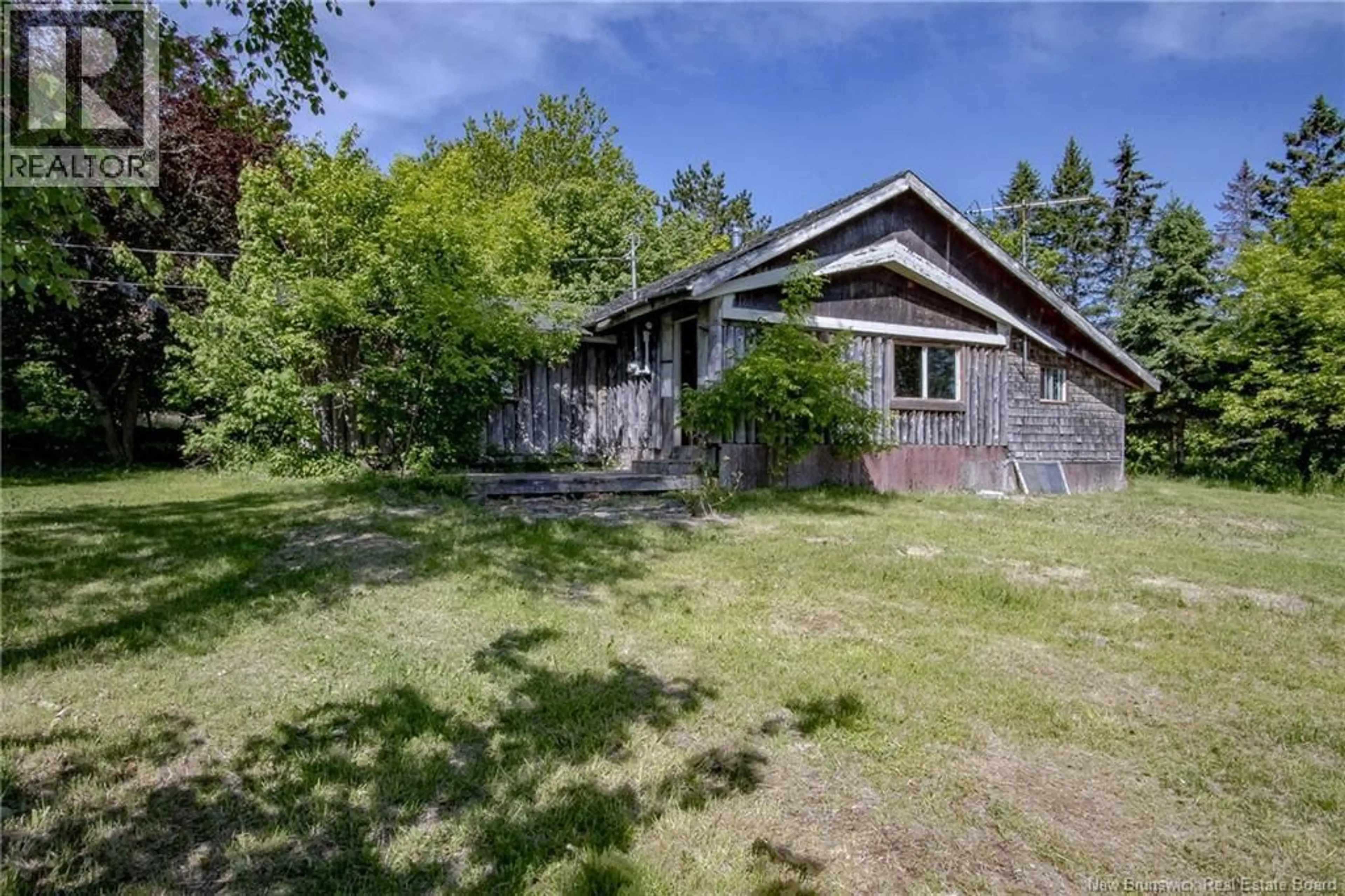 A pic from outside/outdoor area/front of a property/back of a property/a pic from drone, unknown for 4717 ROUTE 102, Queenstown New Brunswick E5M2A3