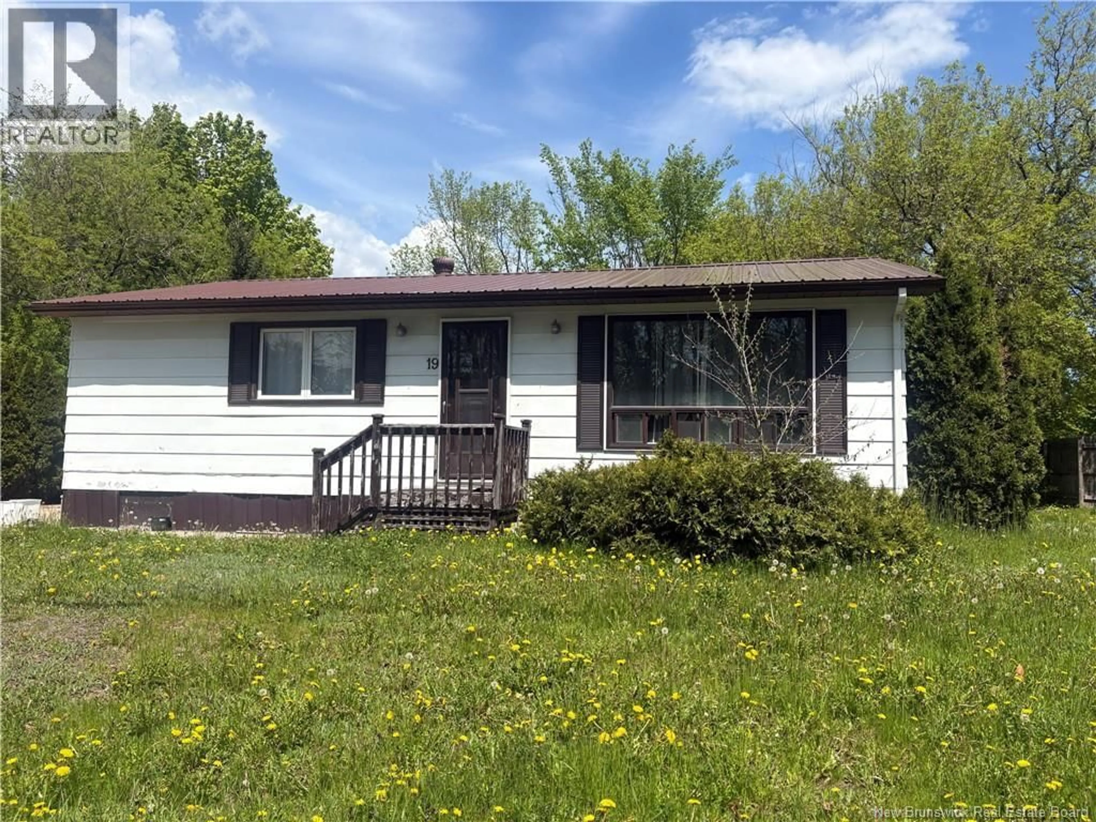 Home with vinyl exterior material, street for 19 JOHN STREET, Miramichi New Brunswick E1N2X2