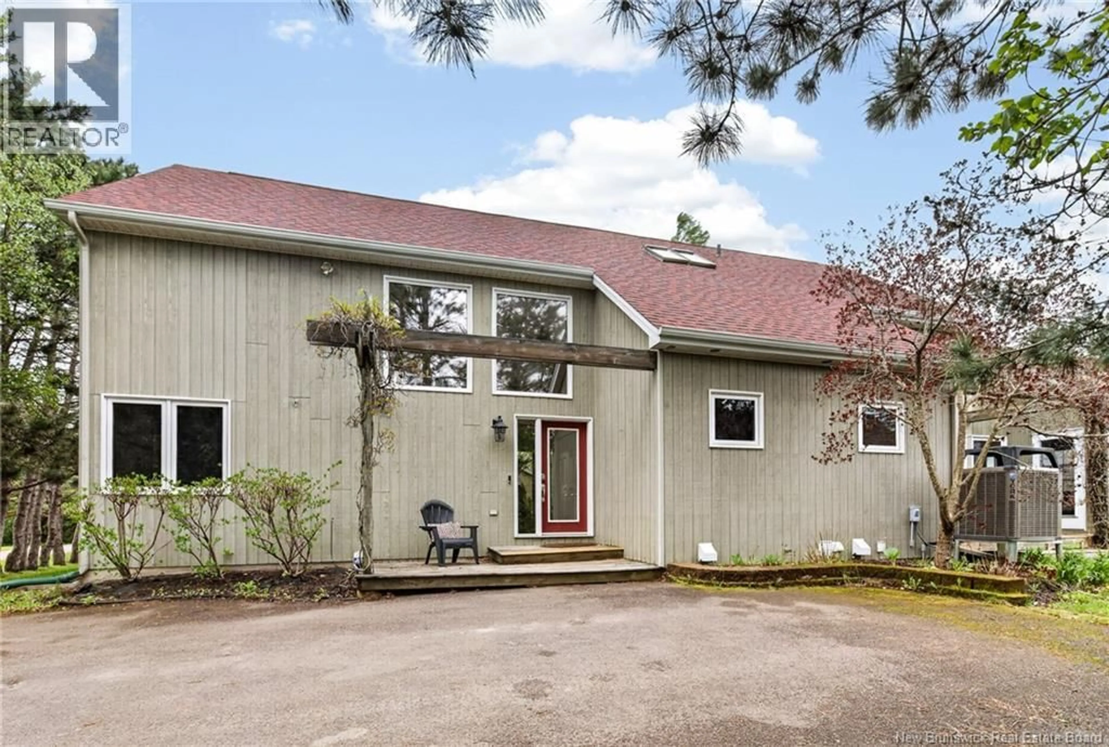 Home with vinyl exterior material, street for 19 CRESCENT ROAD, Shediac New Brunswick E4P4B3