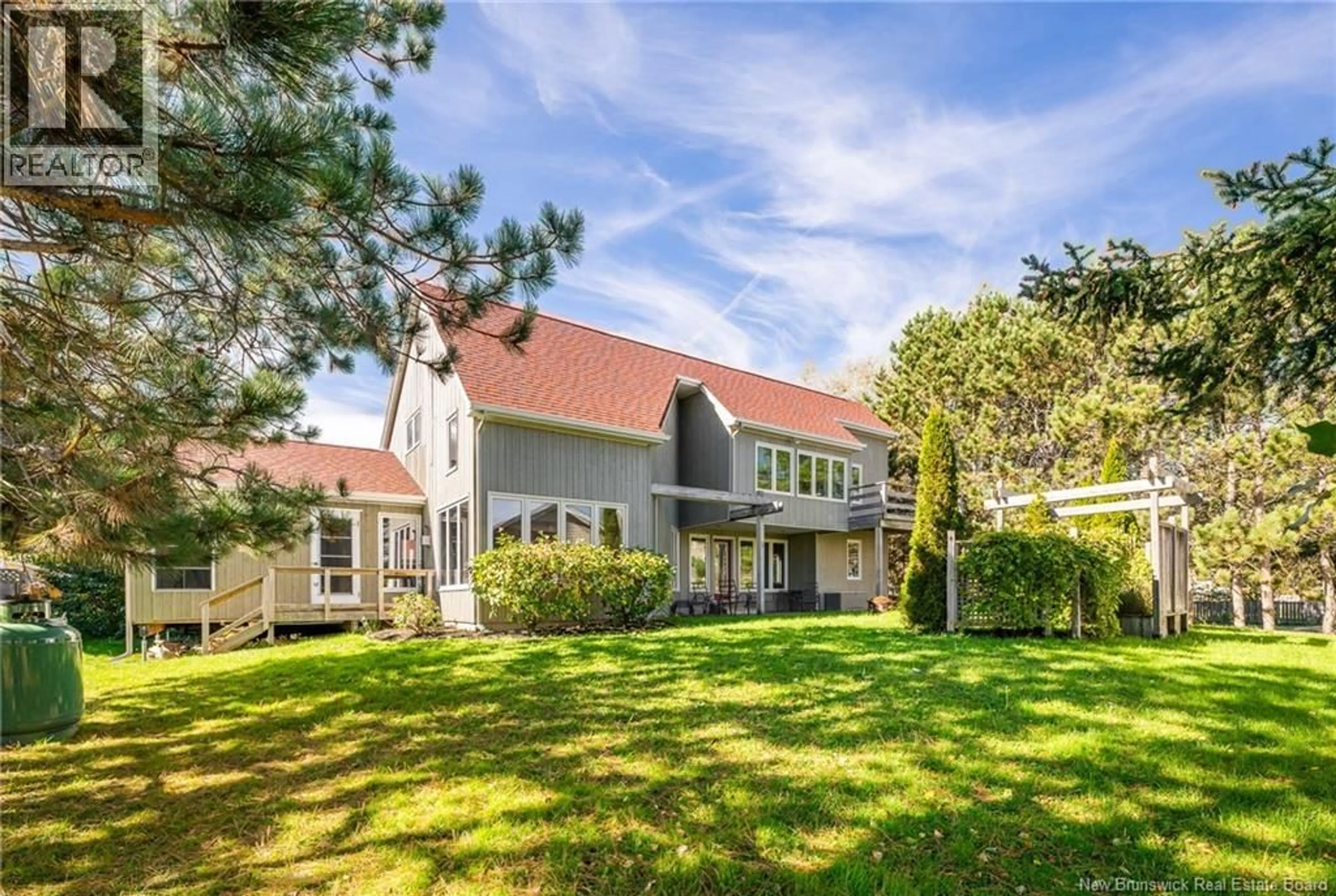 A pic from outside/outdoor area/front of a property/back of a property/a pic from drone, unknown for 19 CRESCENT ROAD, Pointe-Du-Chêne New Brunswick E4P4B3