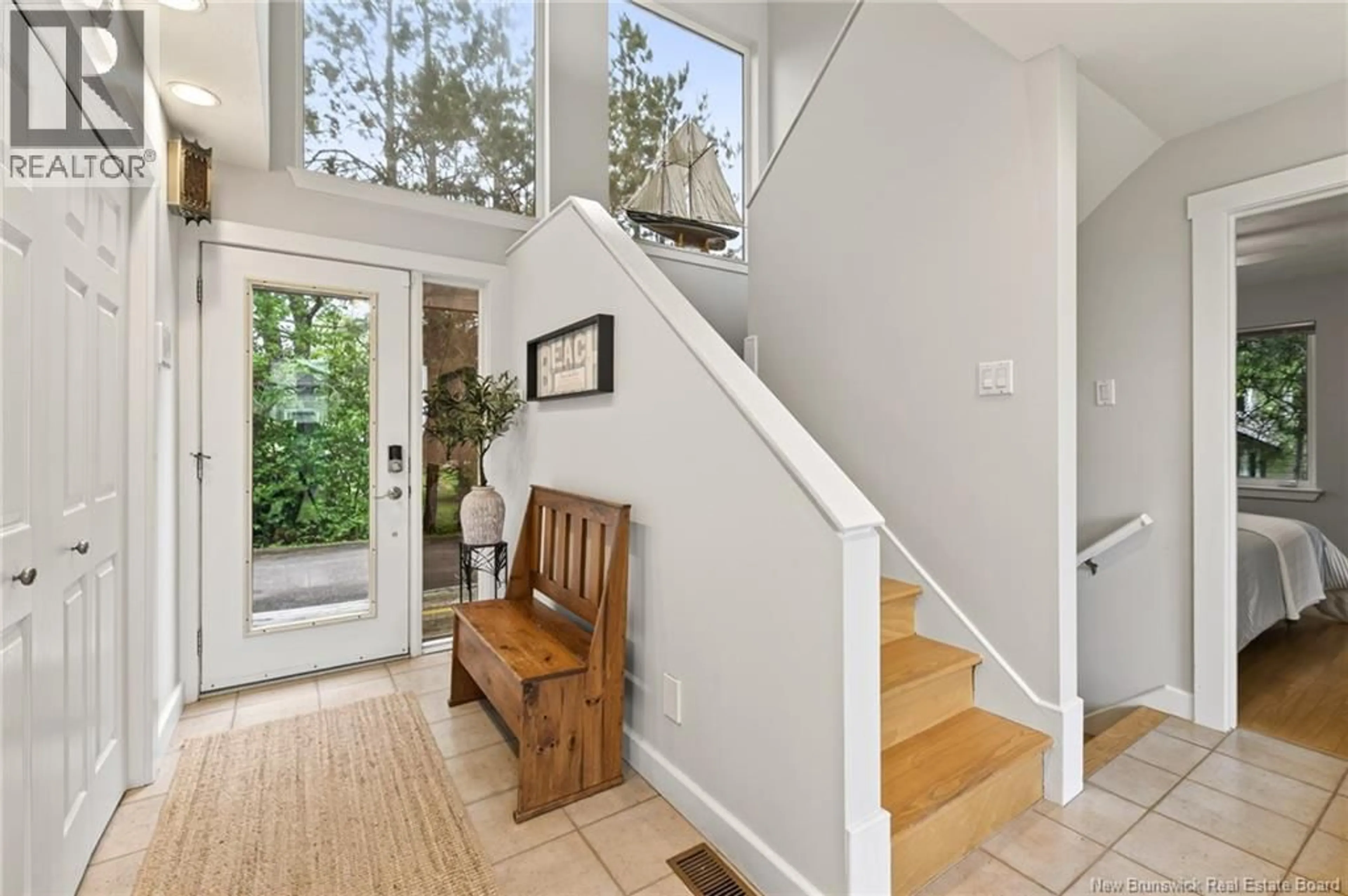 Indoor entryway for 19 CRESCENT ROAD, Shediac New Brunswick E4P4B3