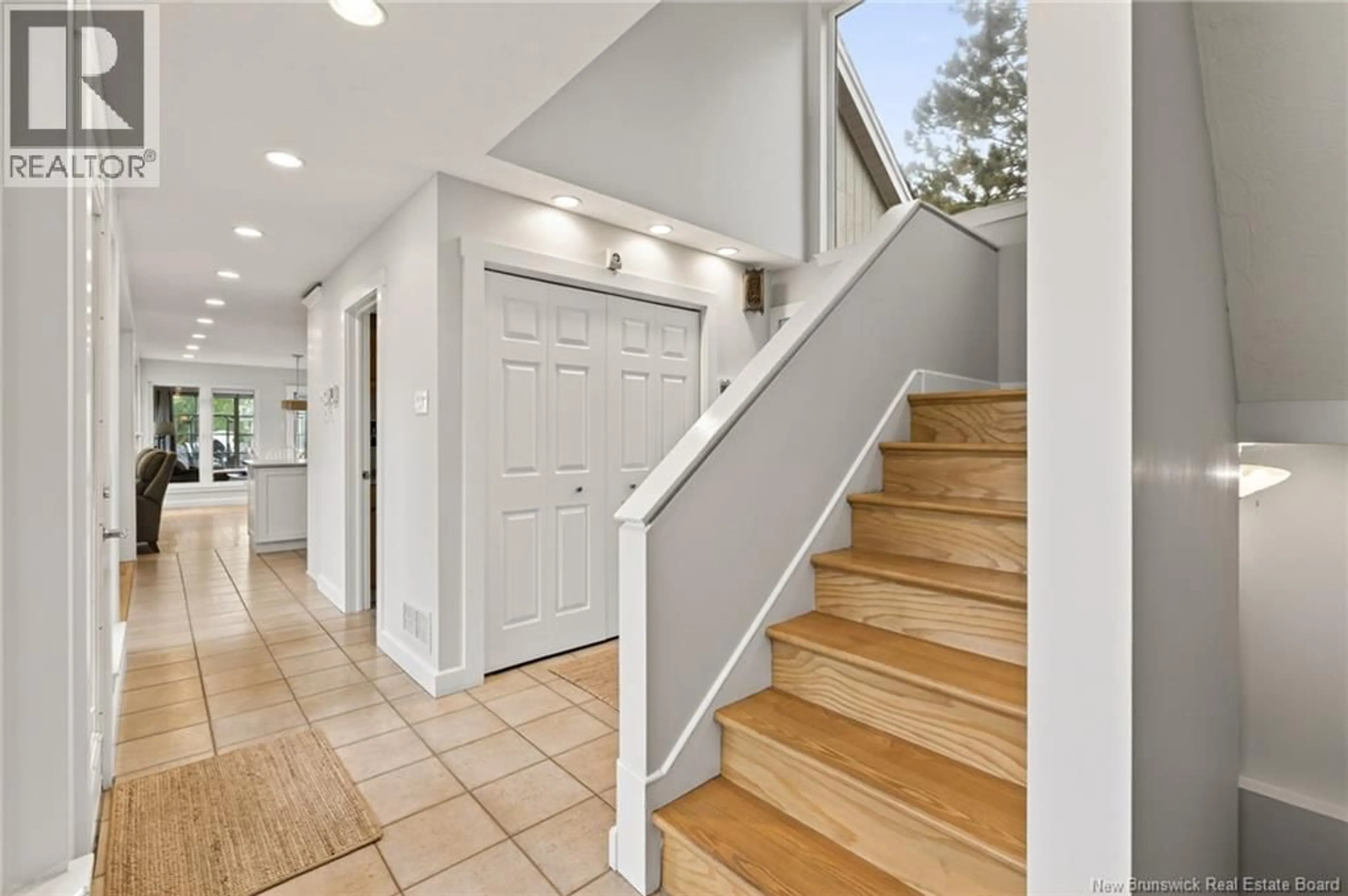 Indoor entryway for 19 CRESCENT ROAD, Shediac New Brunswick E4P4B3