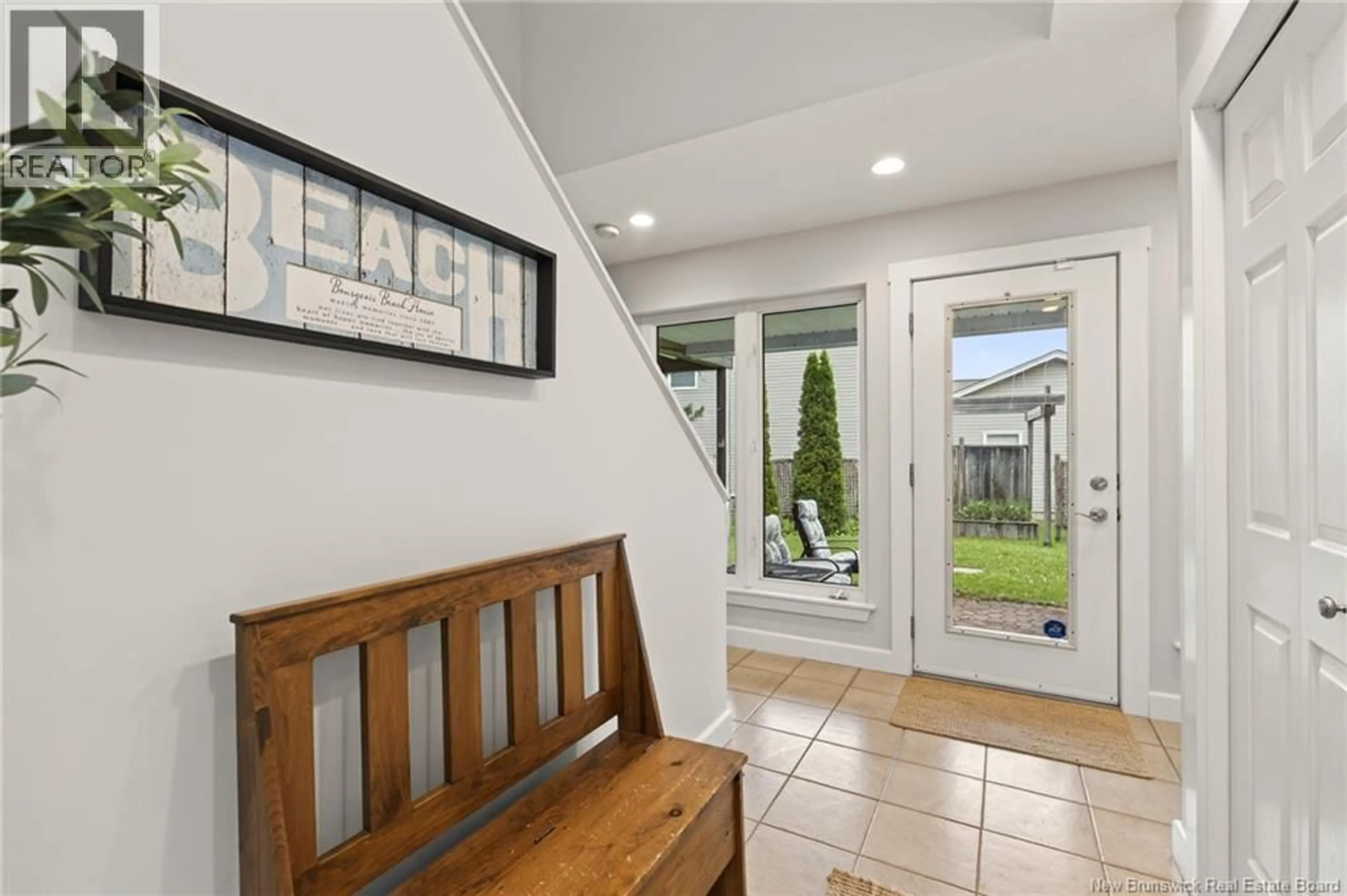 Indoor entryway for 19 CRESCENT ROAD, Shediac New Brunswick E4P4B3
