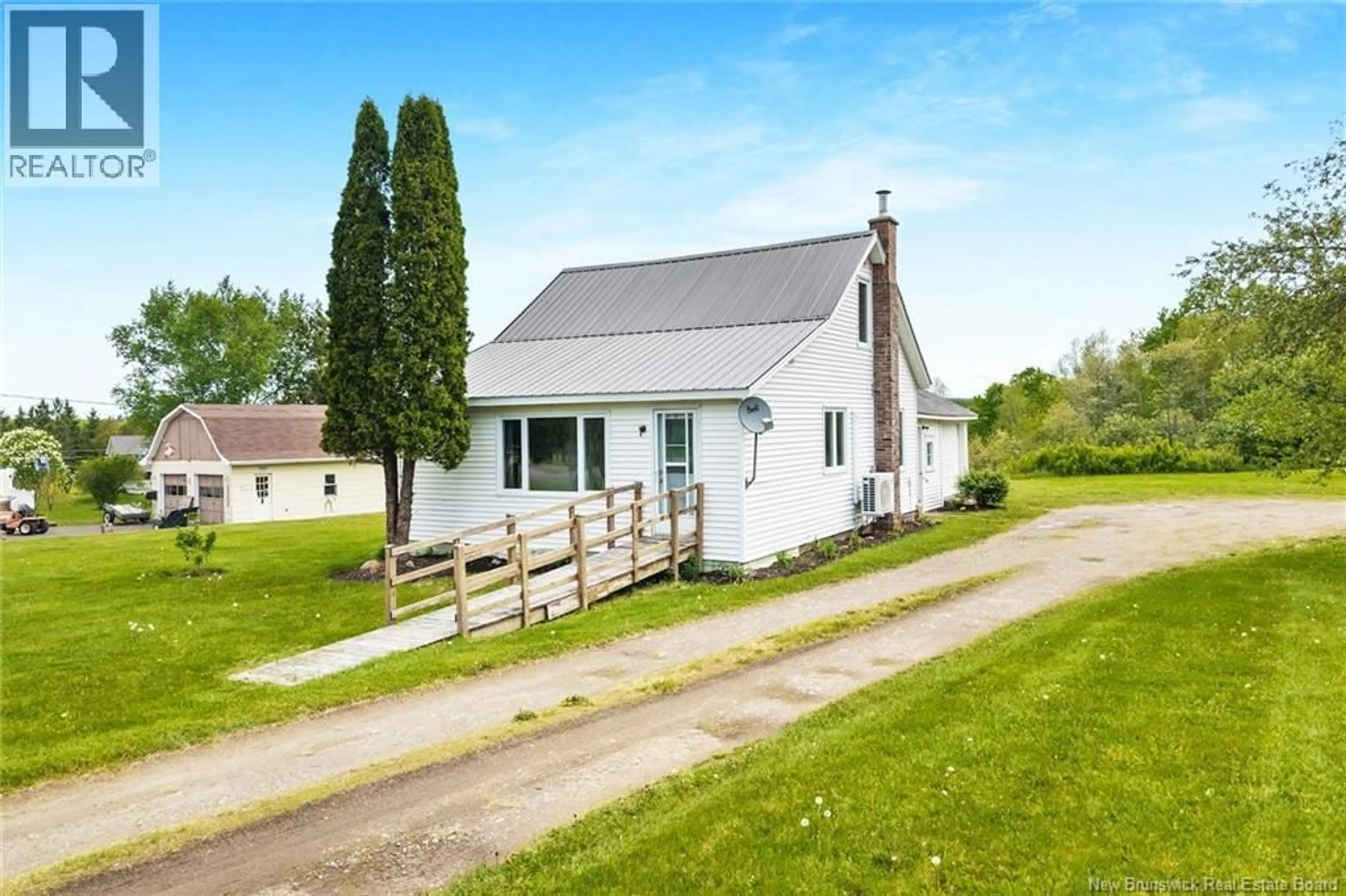 A pic from outside/outdoor area/front of a property/back of a property/a pic from drone, street for 6055 ROUTE 101, Hoyt New Brunswick E5L1Z5