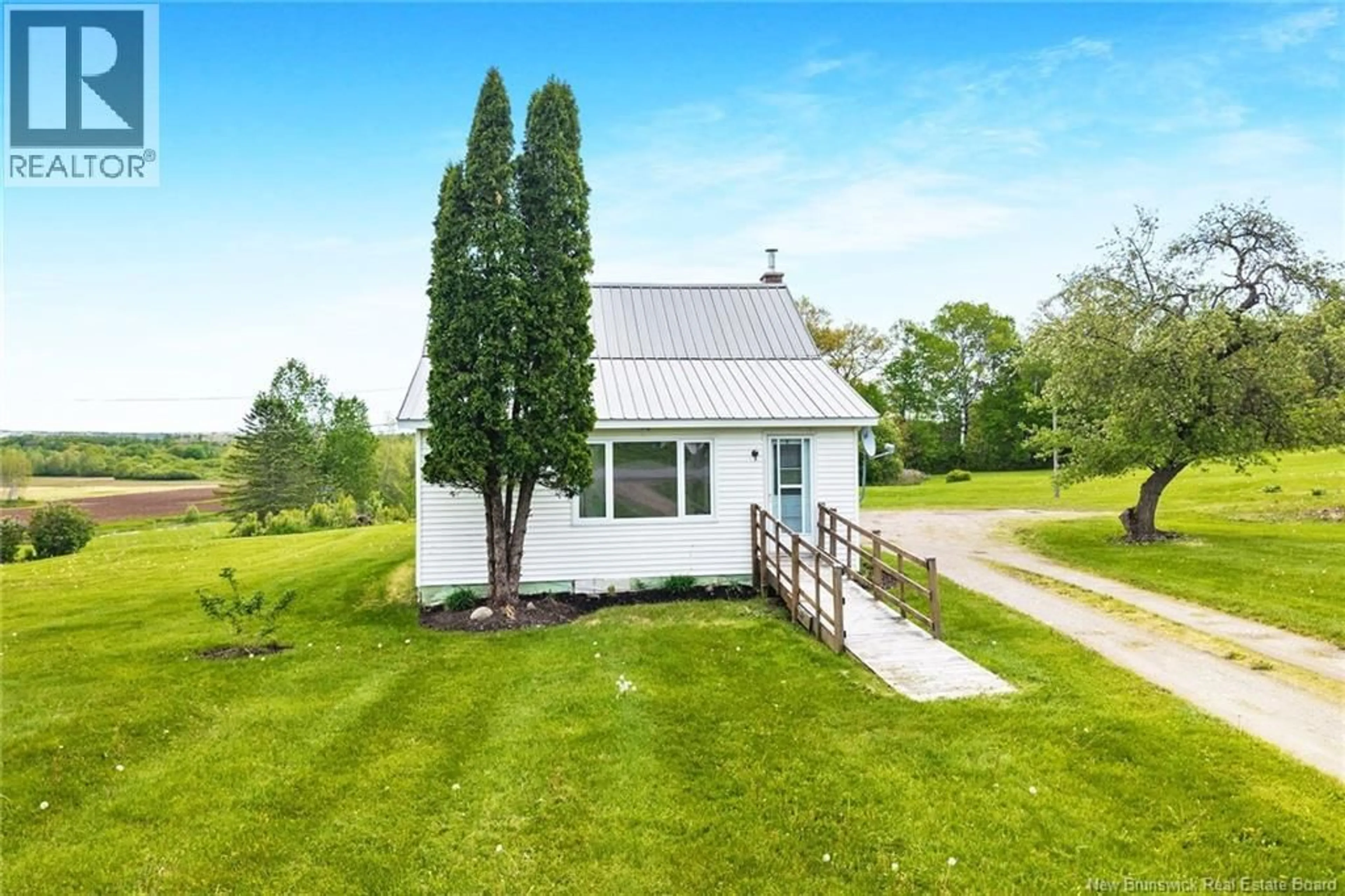 A pic from outside/outdoor area/front of a property/back of a property/a pic from drone, building for 6055 ROUTE 101, Hoyt New Brunswick E5L1Z5