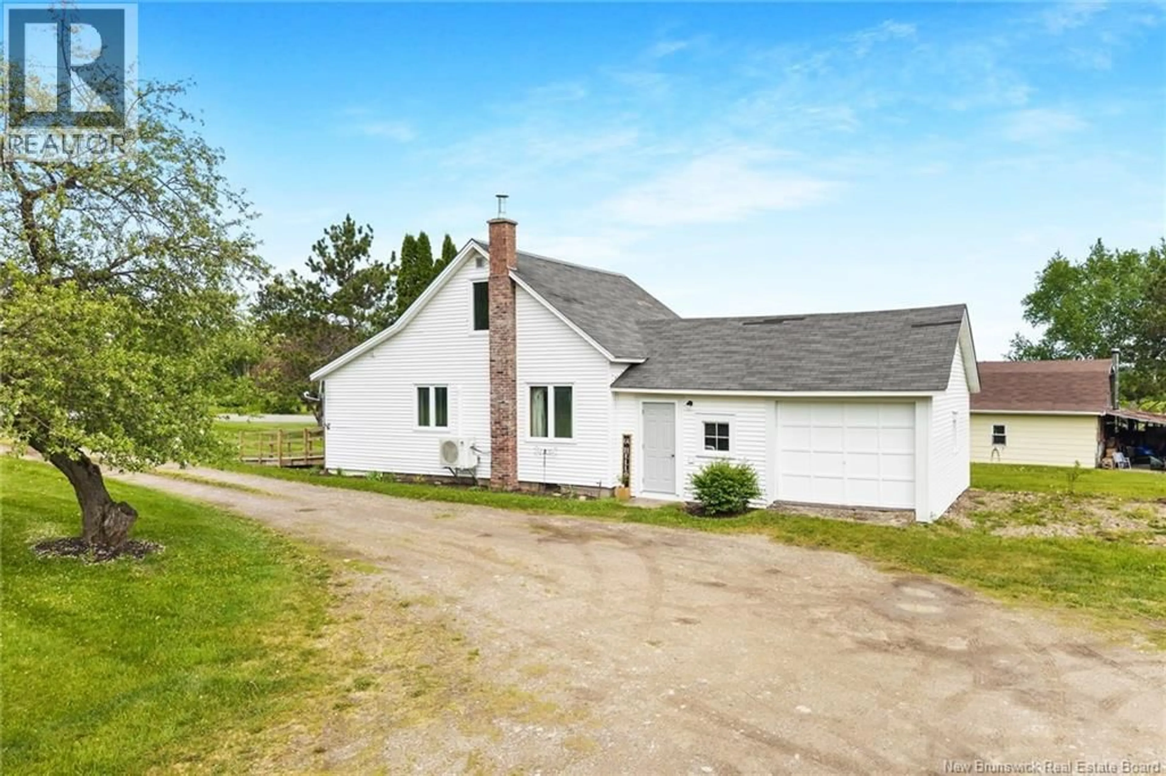 A pic from outside/outdoor area/front of a property/back of a property/a pic from drone, street for 6055 ROUTE 101, Hoyt New Brunswick E5L1Z5