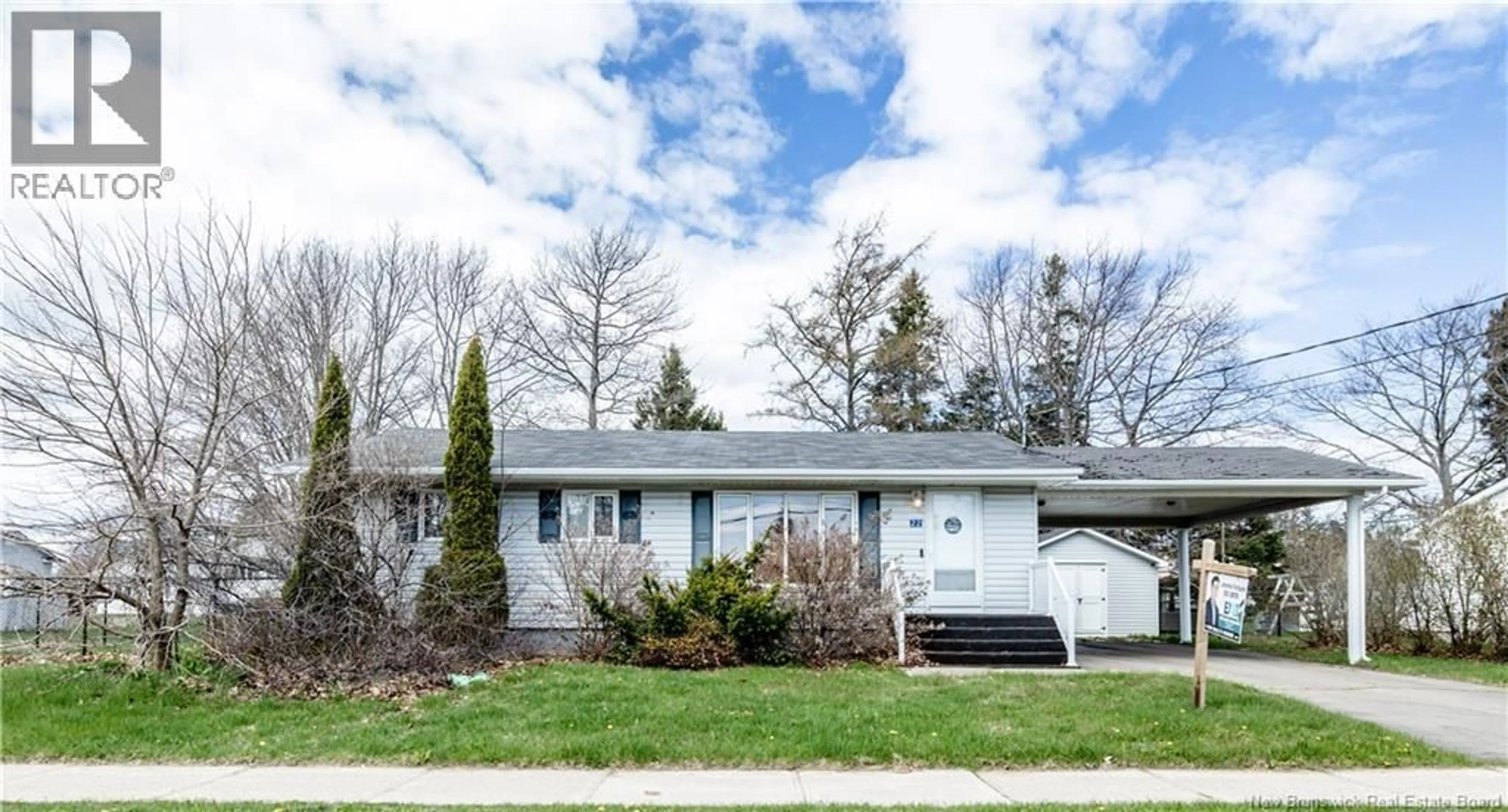 Home with vinyl exterior material, street for 22 RANKINE, Richibucto New Brunswick E4W4G7