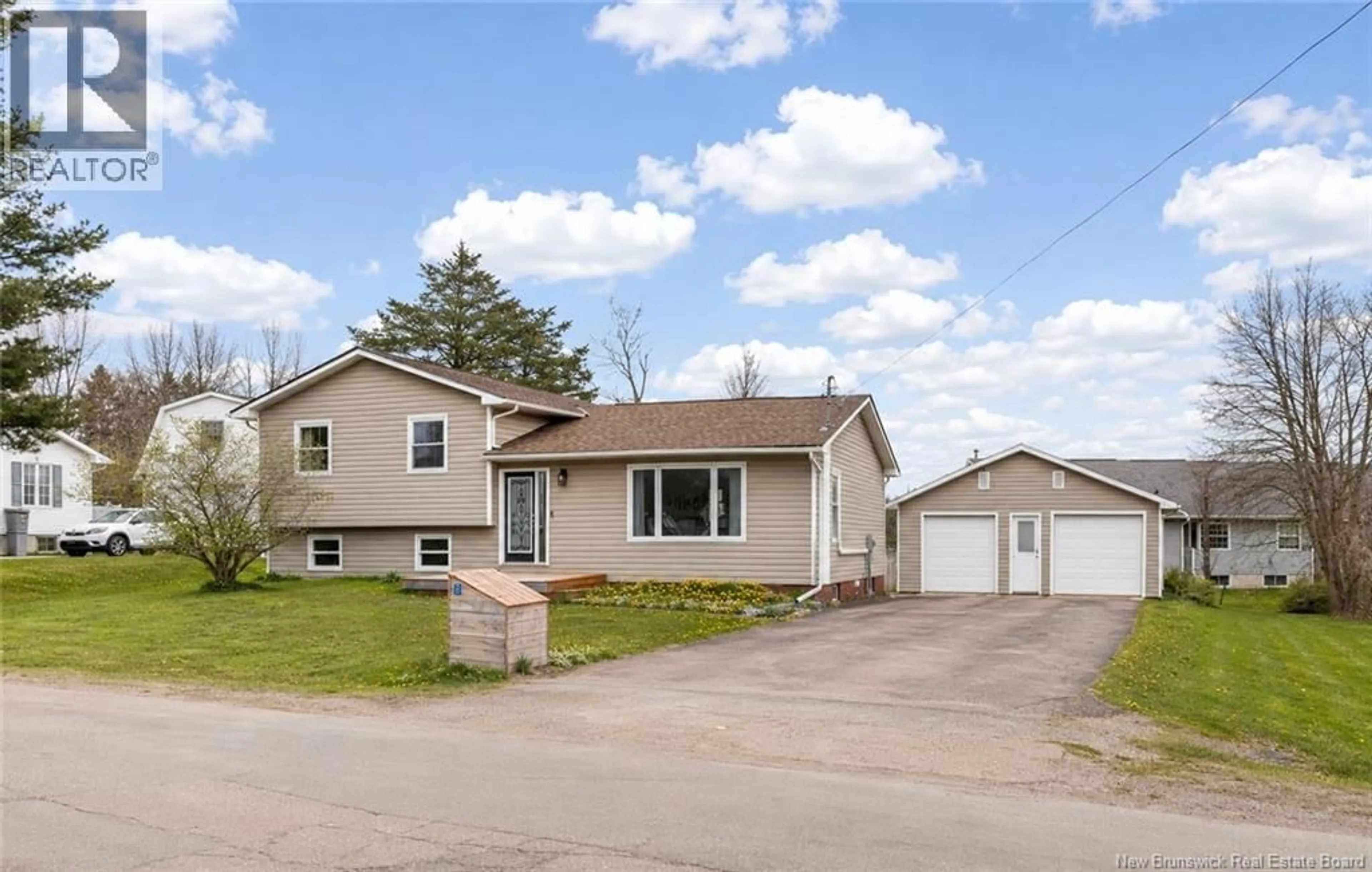 Home with vinyl exterior material, street for 8 GORDON STREET, Salisbury New Brunswick E4J2C5