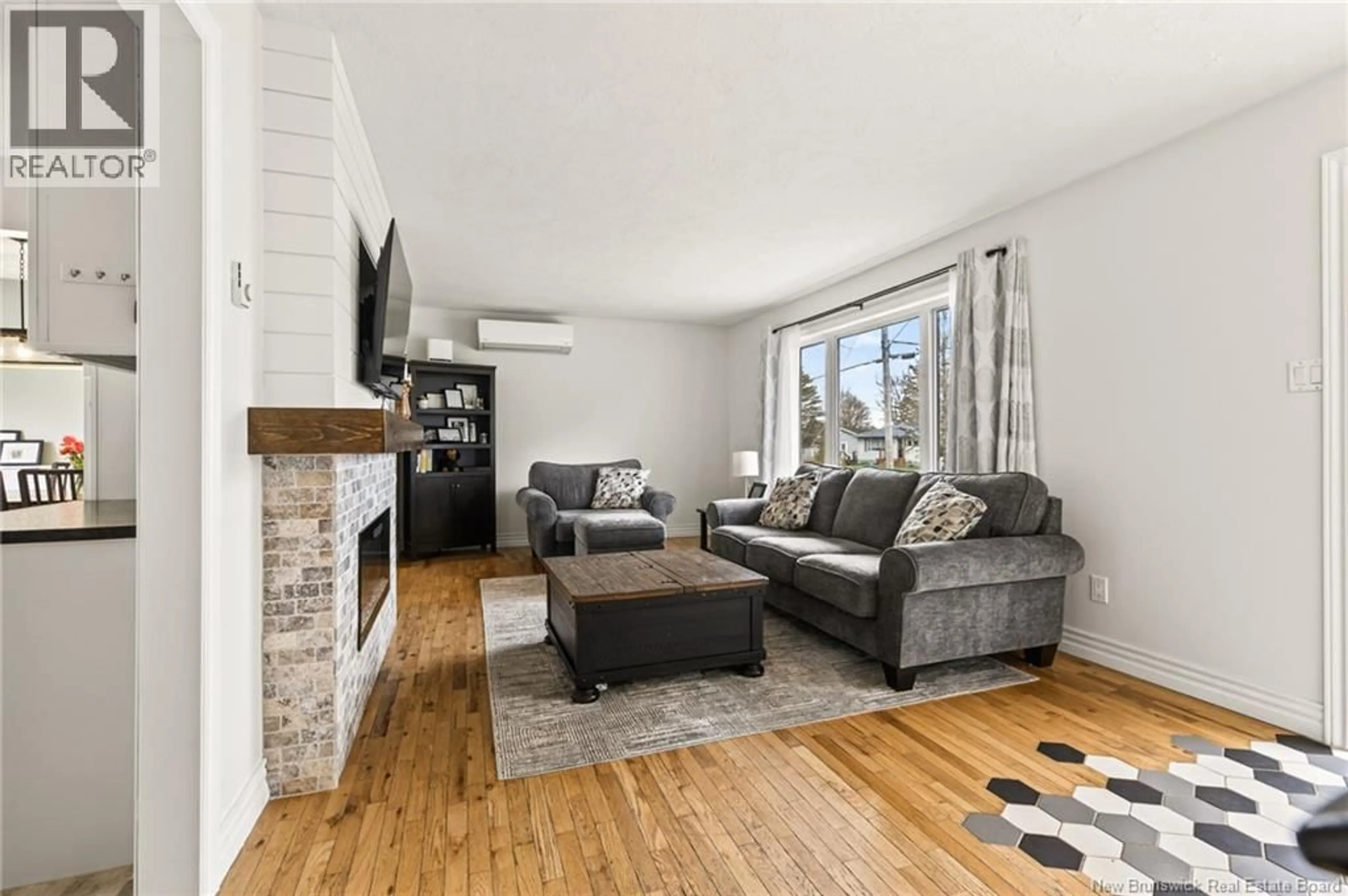 Living room with furniture, wood/laminate floor for 8 GORDON STREET, Salisbury New Brunswick E4J2C5