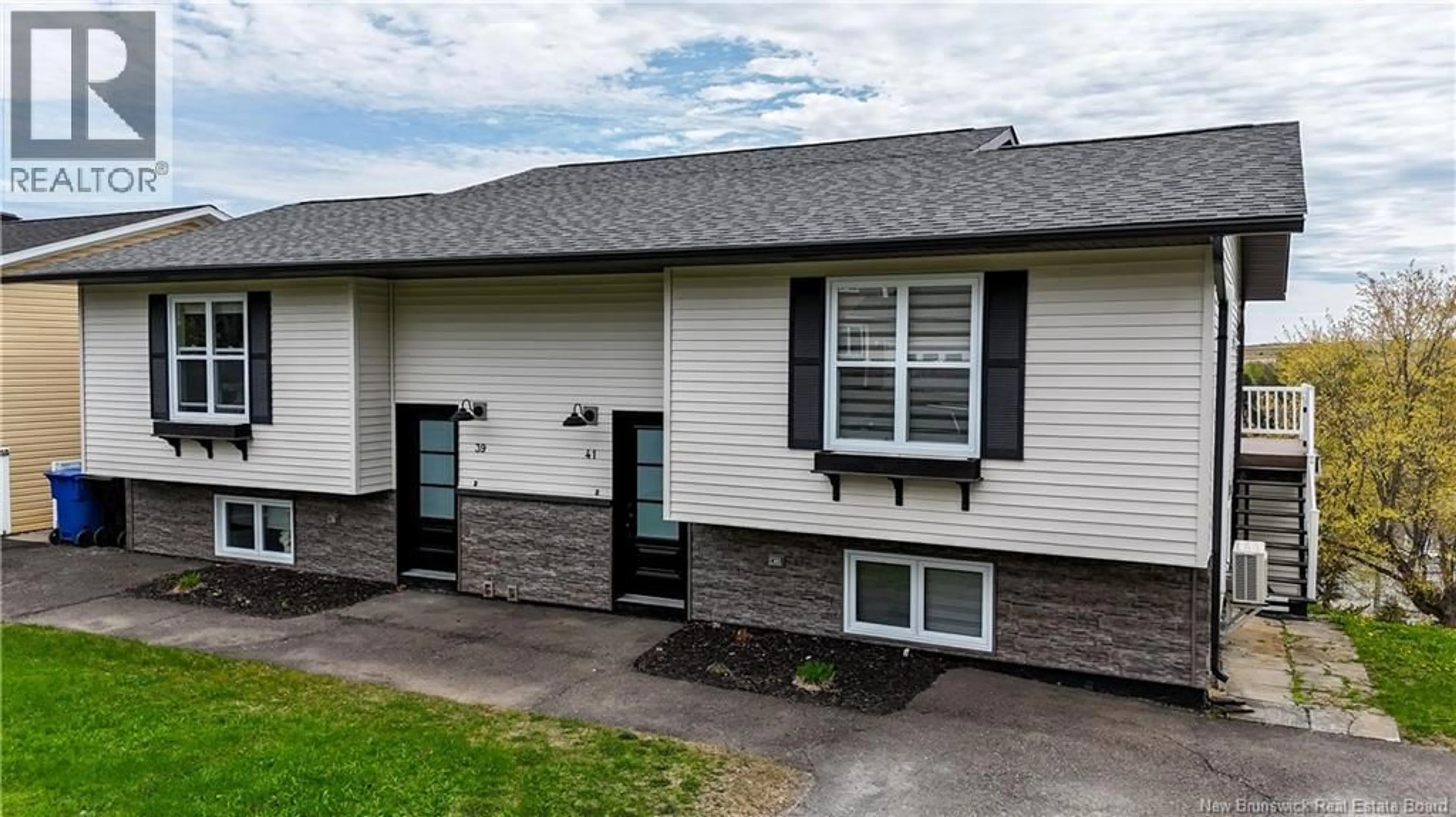 Home with vinyl exterior material, building for 39-41 BELAIR STREET, Grand-Sault/Grand Falls New Brunswick E3Y1A8