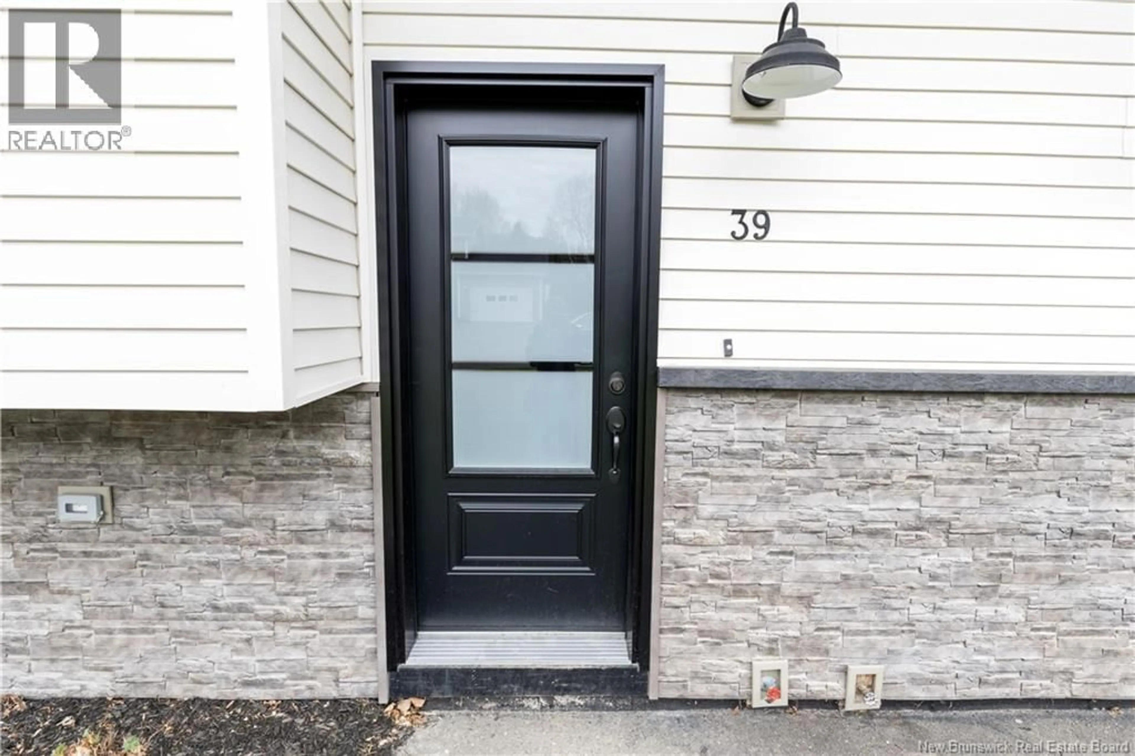 Indoor entryway for 39-41 BELAIR STREET, Grand-Sault/Grand Falls New Brunswick E3Y1A8