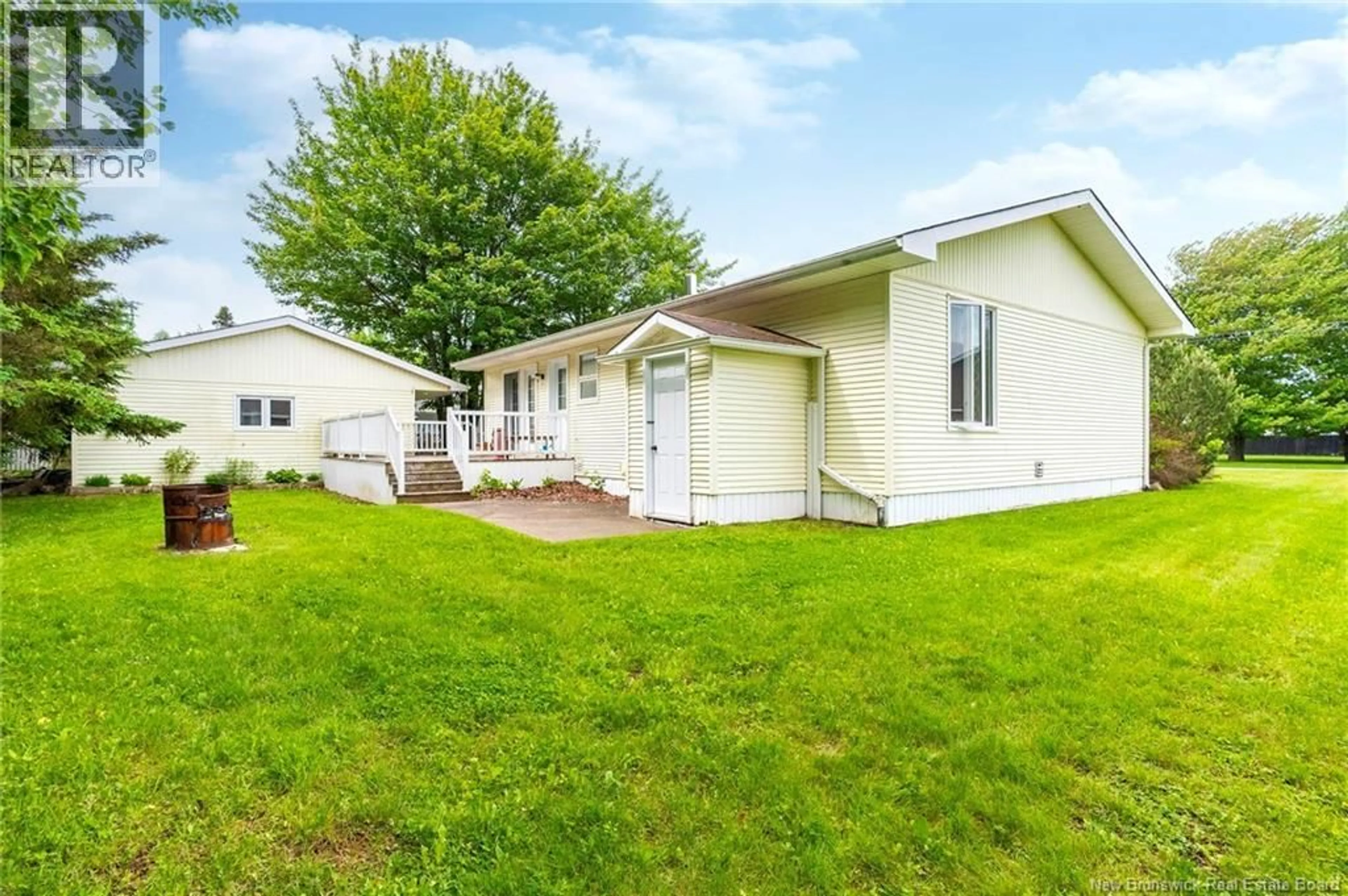 Home with vinyl exterior material, unknown for 5 BROUSSARD STREET, Cap-Pelé New Brunswick E4N1N1