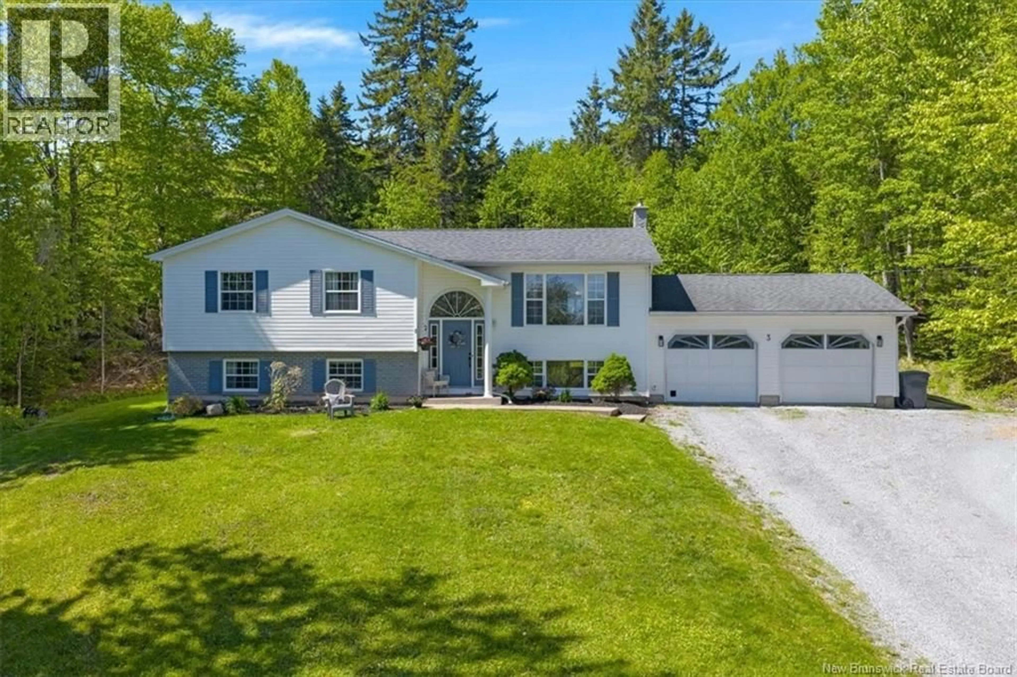 A pic from outside/outdoor area/front of a property/back of a property/a pic from drone, unknown for 3 REGAL DRIVE, Quispamsis New Brunswick E2G1Y5
