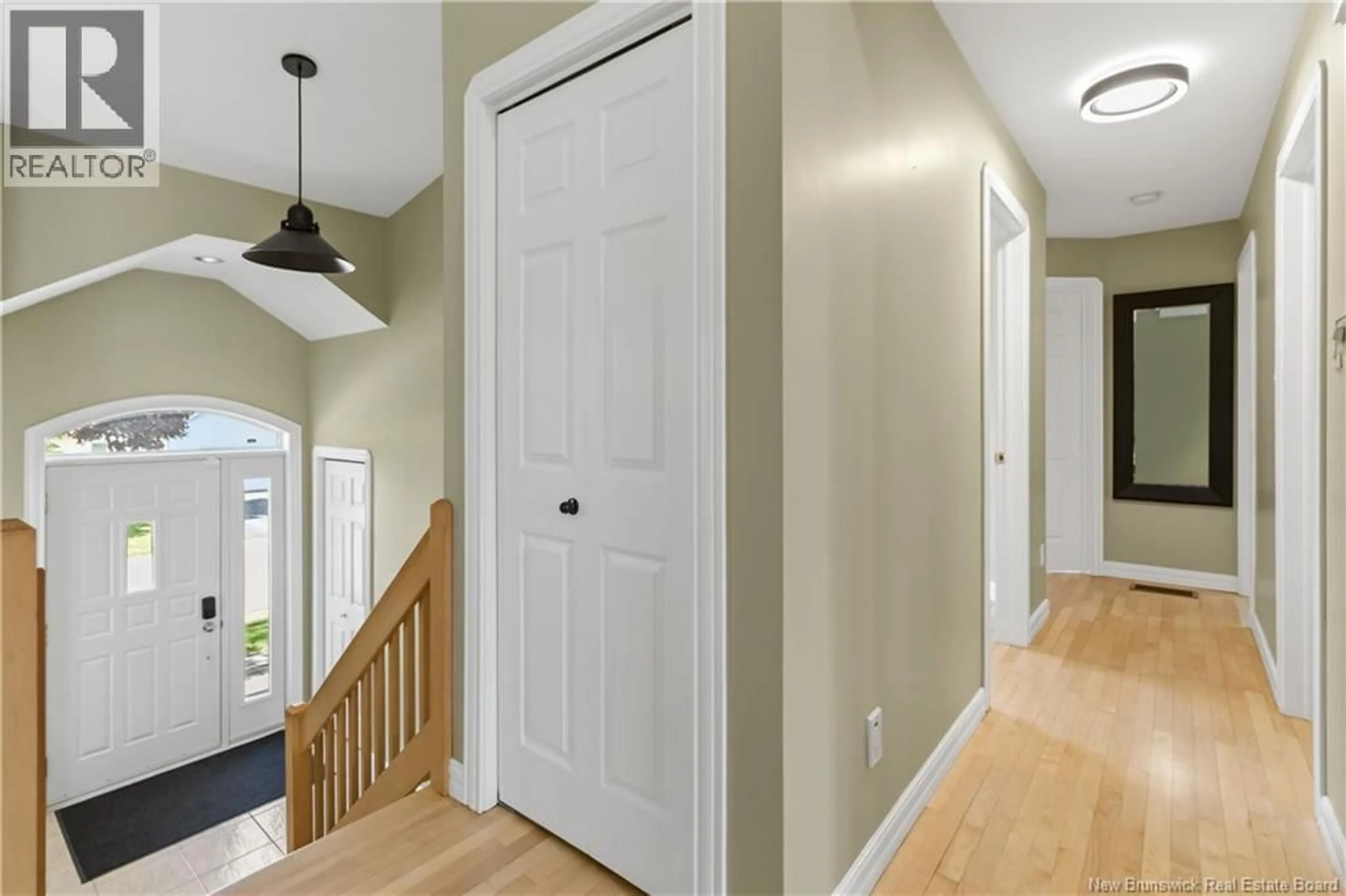 Indoor entryway for 242 HERVE STREET, Dieppe New Brunswick E1A6Y7