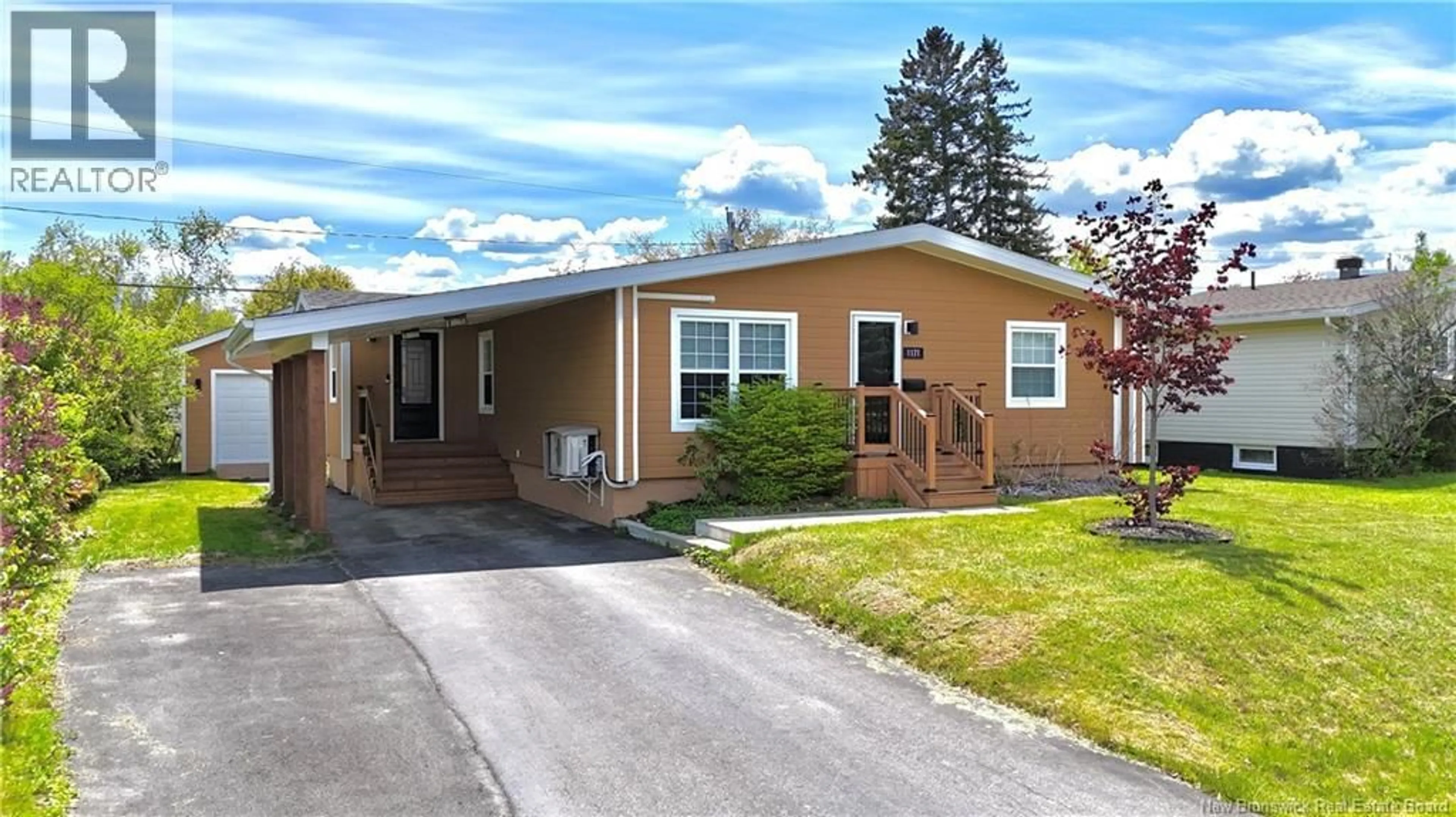 Home with vinyl exterior material, street for 1171 VINCENT, Bathurst New Brunswick E2A3W1