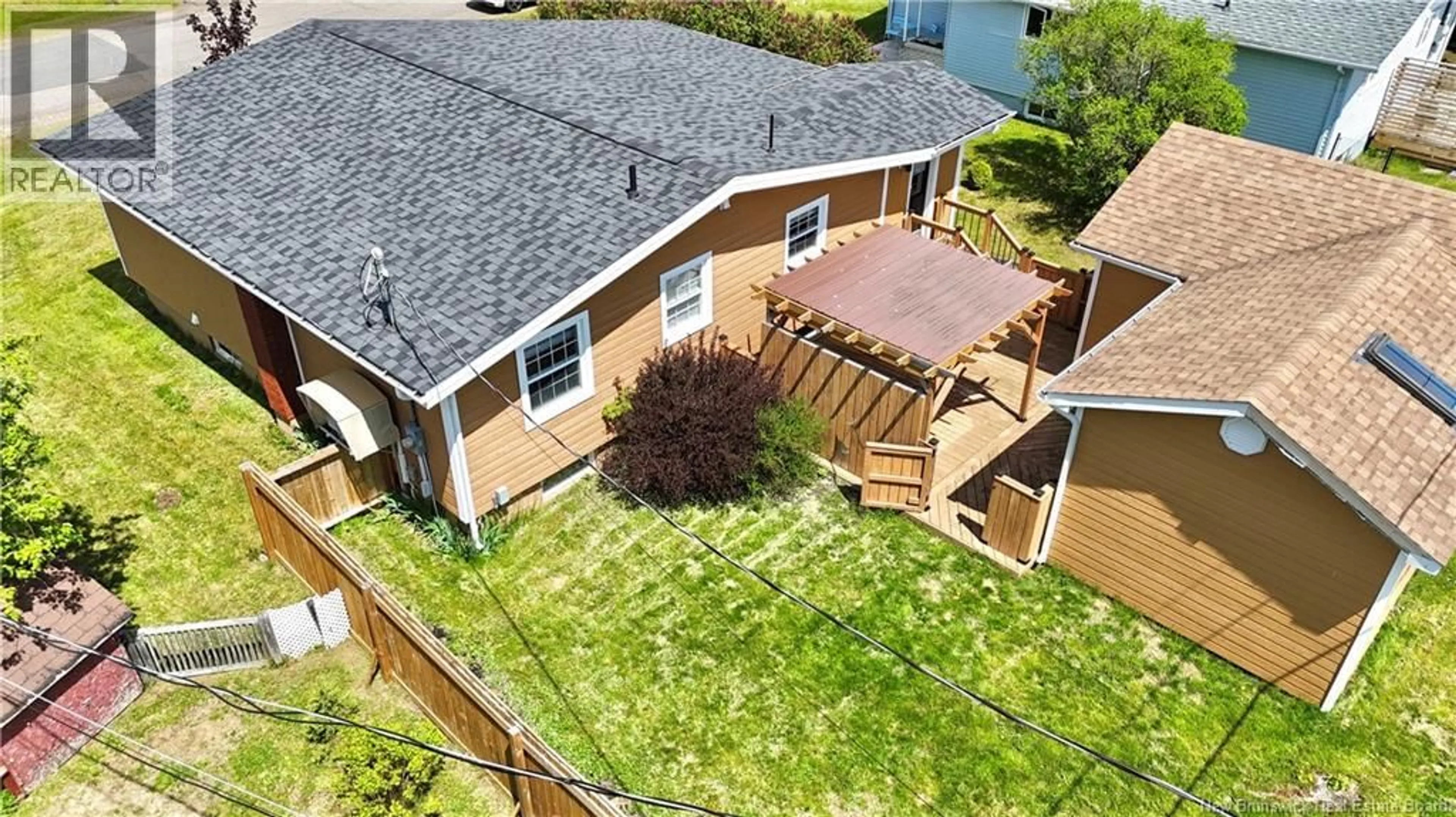 A pic from outside/outdoor area/front of a property/back of a property/a pic from drone, street for 1171 VINCENT, Bathurst New Brunswick E2A3W1