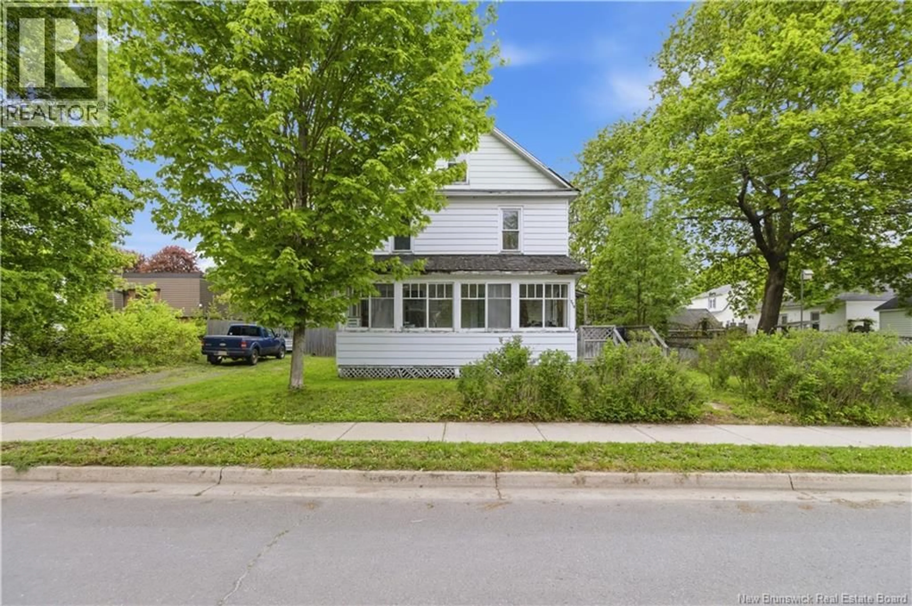 A pic from outside/outdoor area/front of a property/back of a property/a pic from drone, street for 773 PRINCE STREET, Fredericton New Brunswick E3A3H2