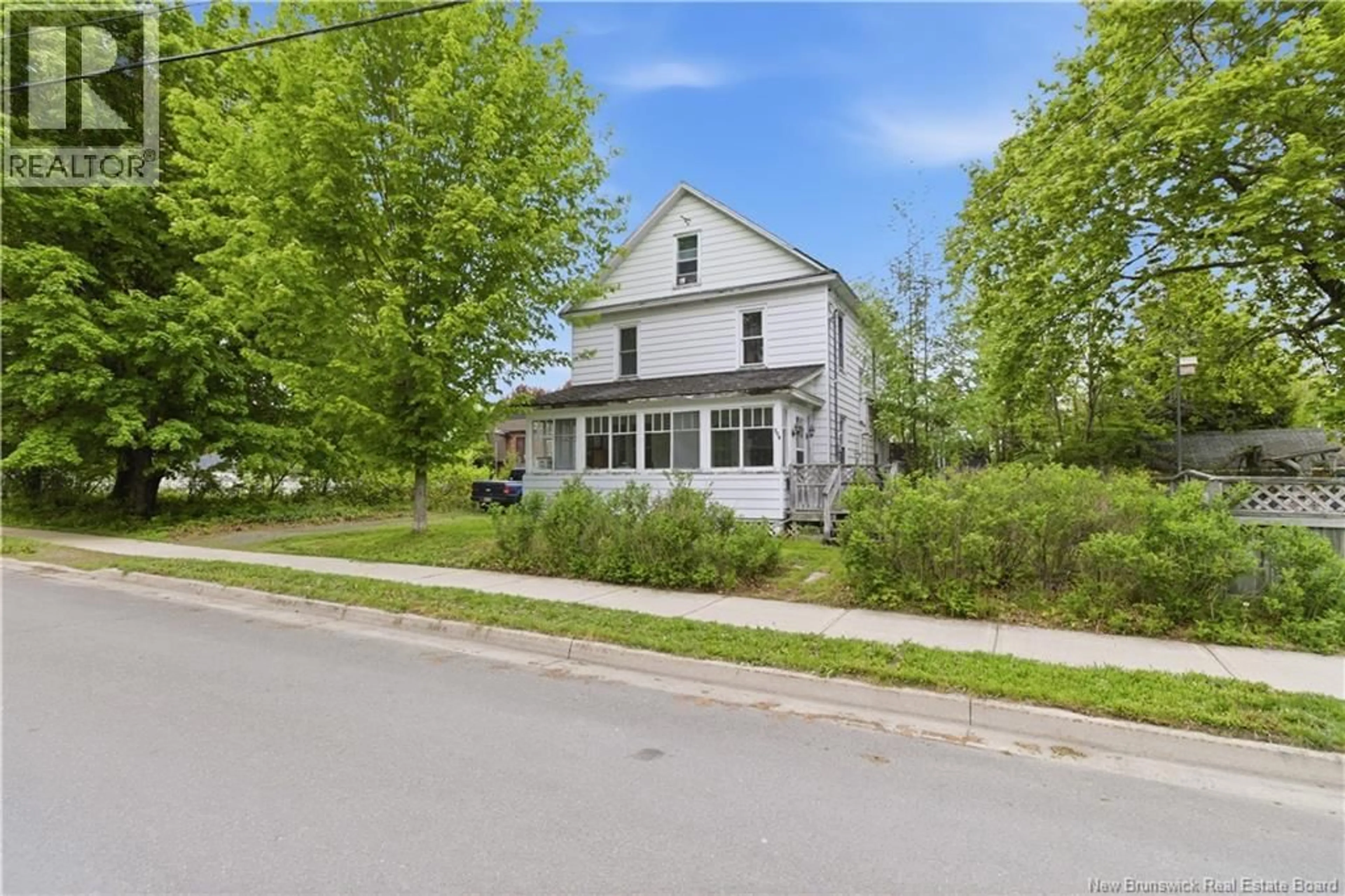 A pic from outside/outdoor area/front of a property/back of a property/a pic from drone, street for 773 PRINCE STREET, Fredericton New Brunswick E3A3H2