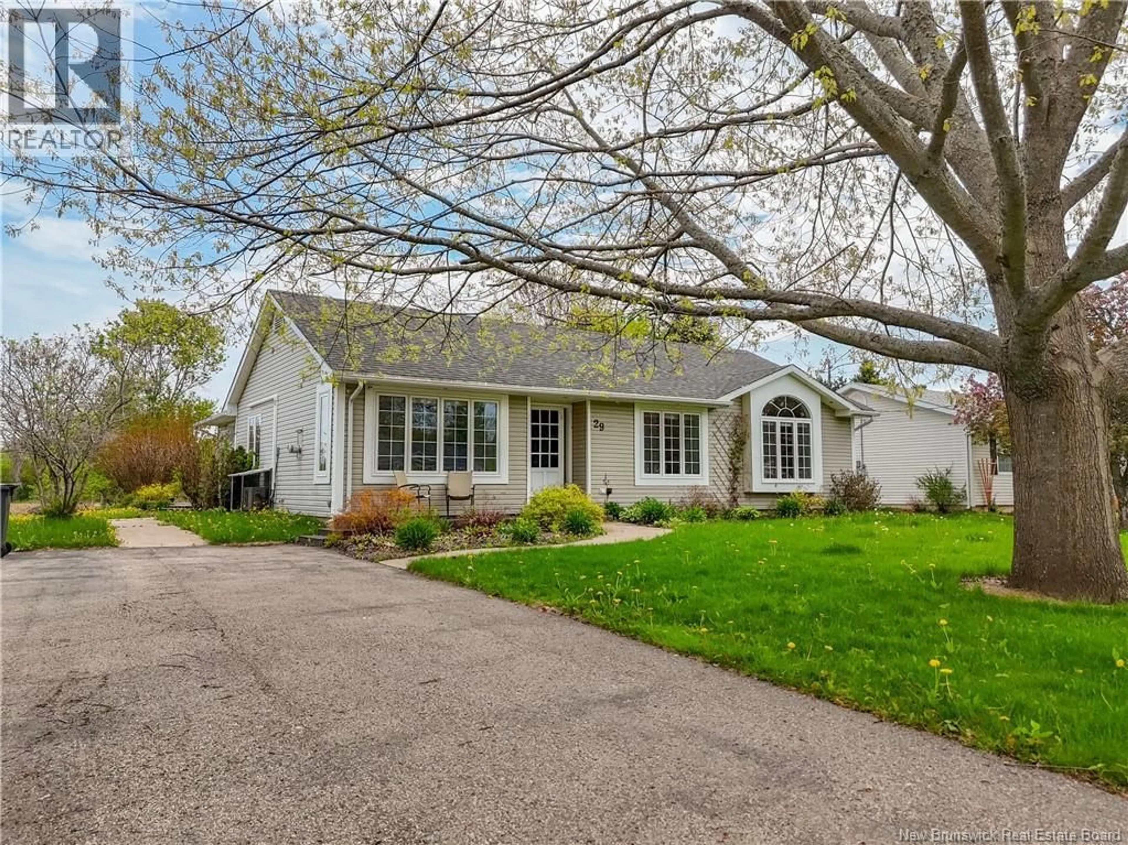 Home with vinyl exterior material, street for 29 OAK COURT, Sussex New Brunswick E4E2L7