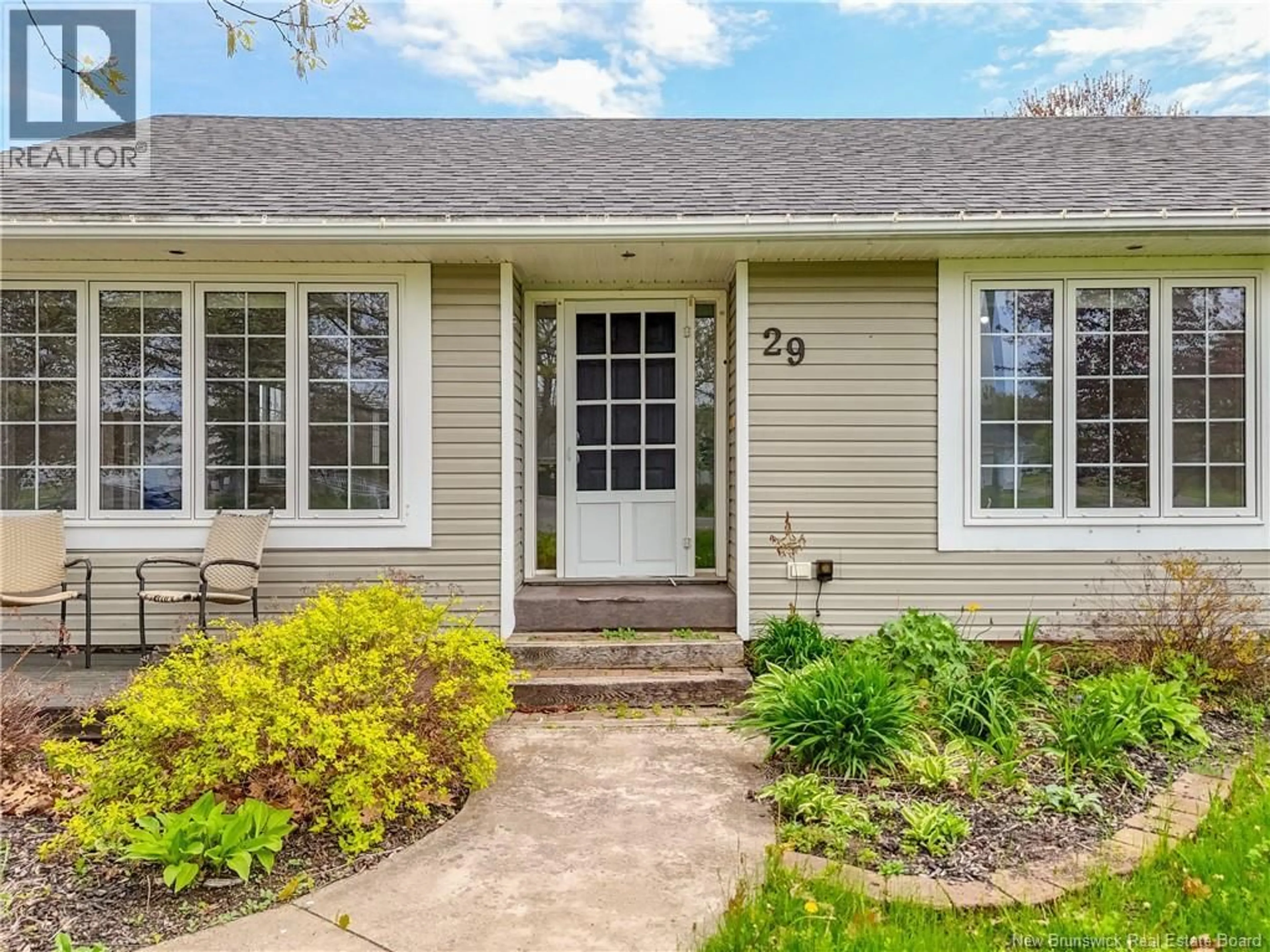 Home with vinyl exterior material, street for 29 OAK COURT, Sussex New Brunswick E4E2L7
