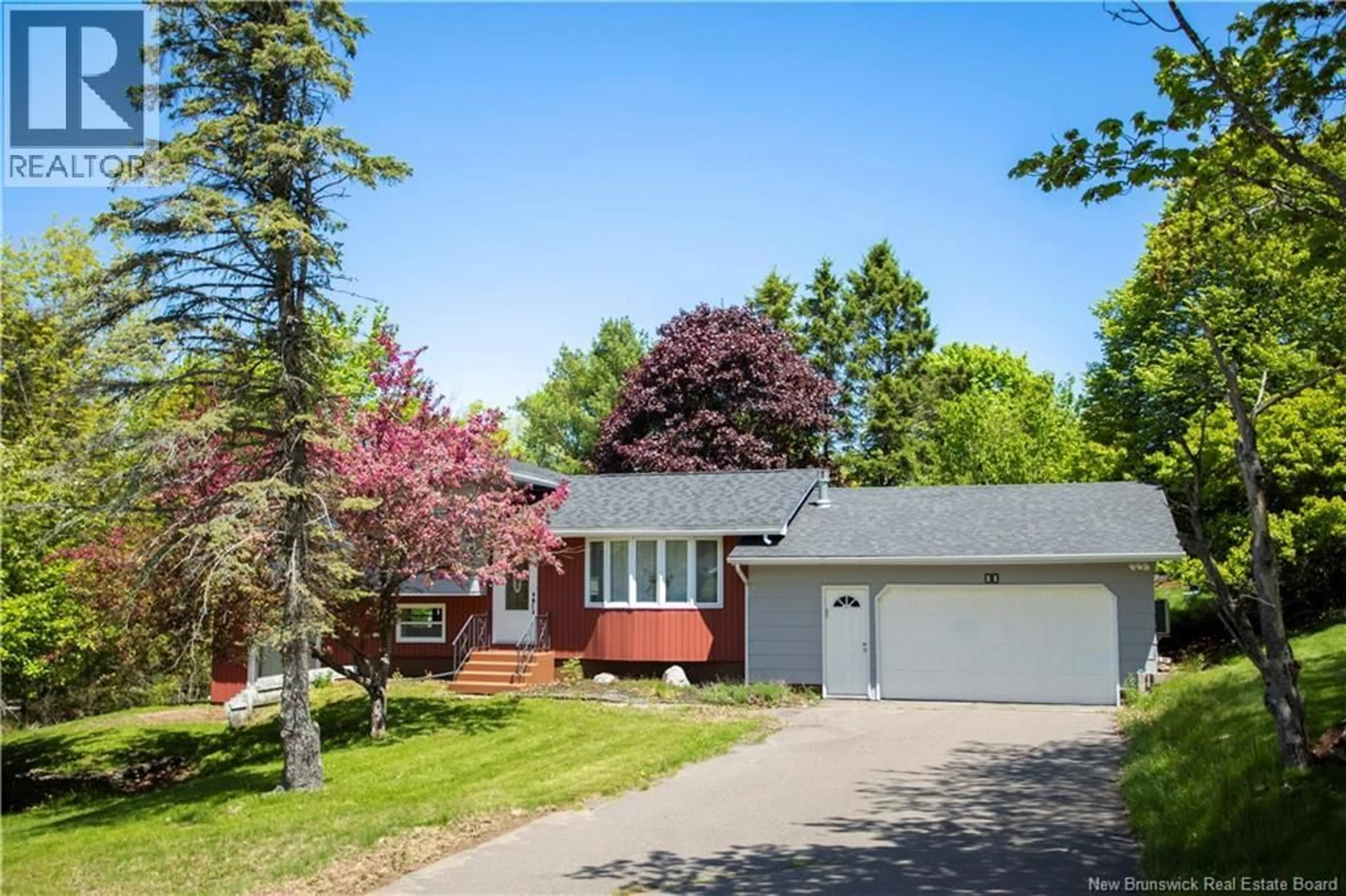 Home with vinyl exterior material, street for 11 KENNEVIEW DRIVE, Quispamsis New Brunswick E2E1A4