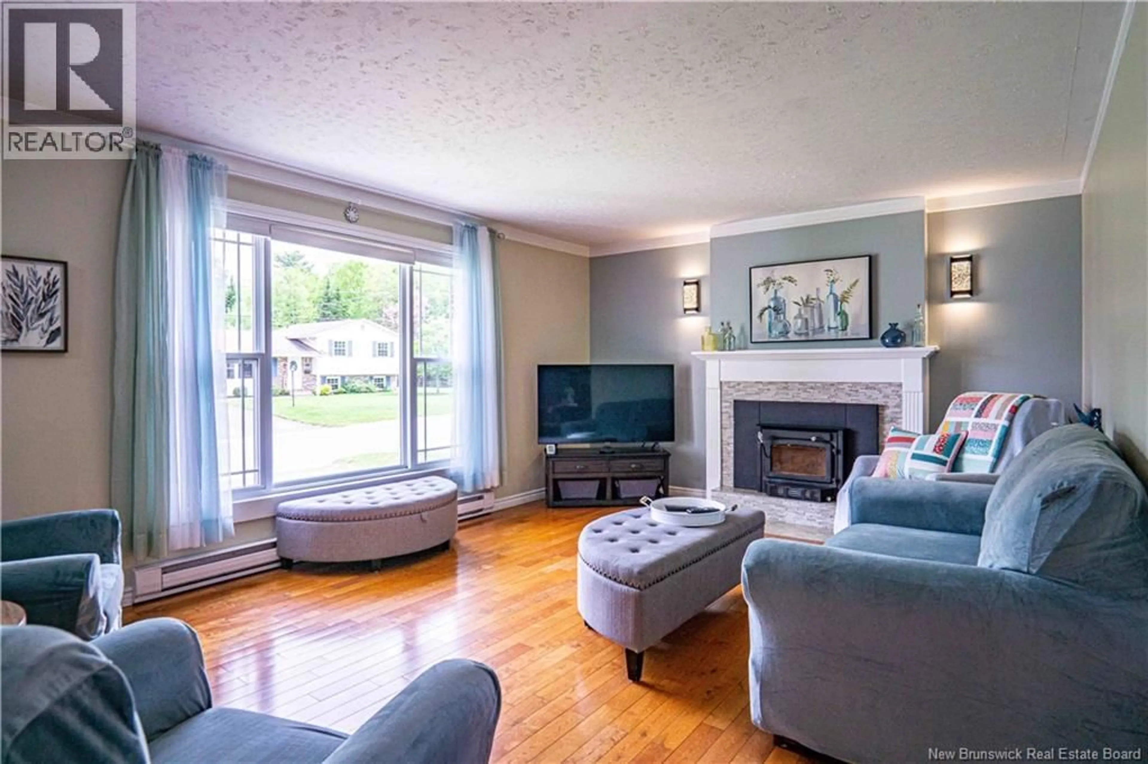 Living room with furniture, wood/laminate floor for 8 RUSSETT STREET, New Maryland New Brunswick E3C1B5