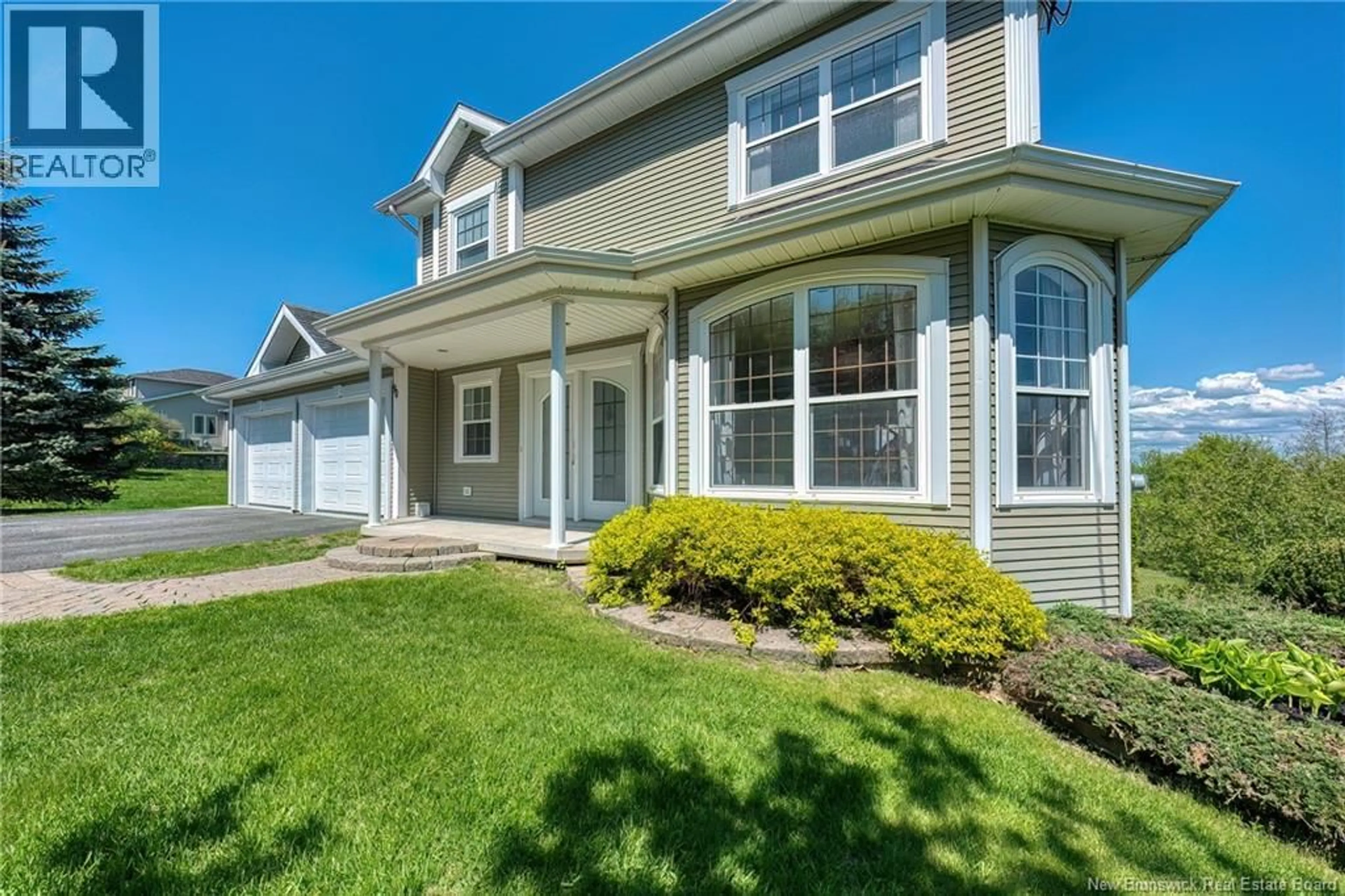 Home with vinyl exterior material, street for 90 NOWLAN STREET, Grand-Sault/Grand Falls New Brunswick E3Z1B2