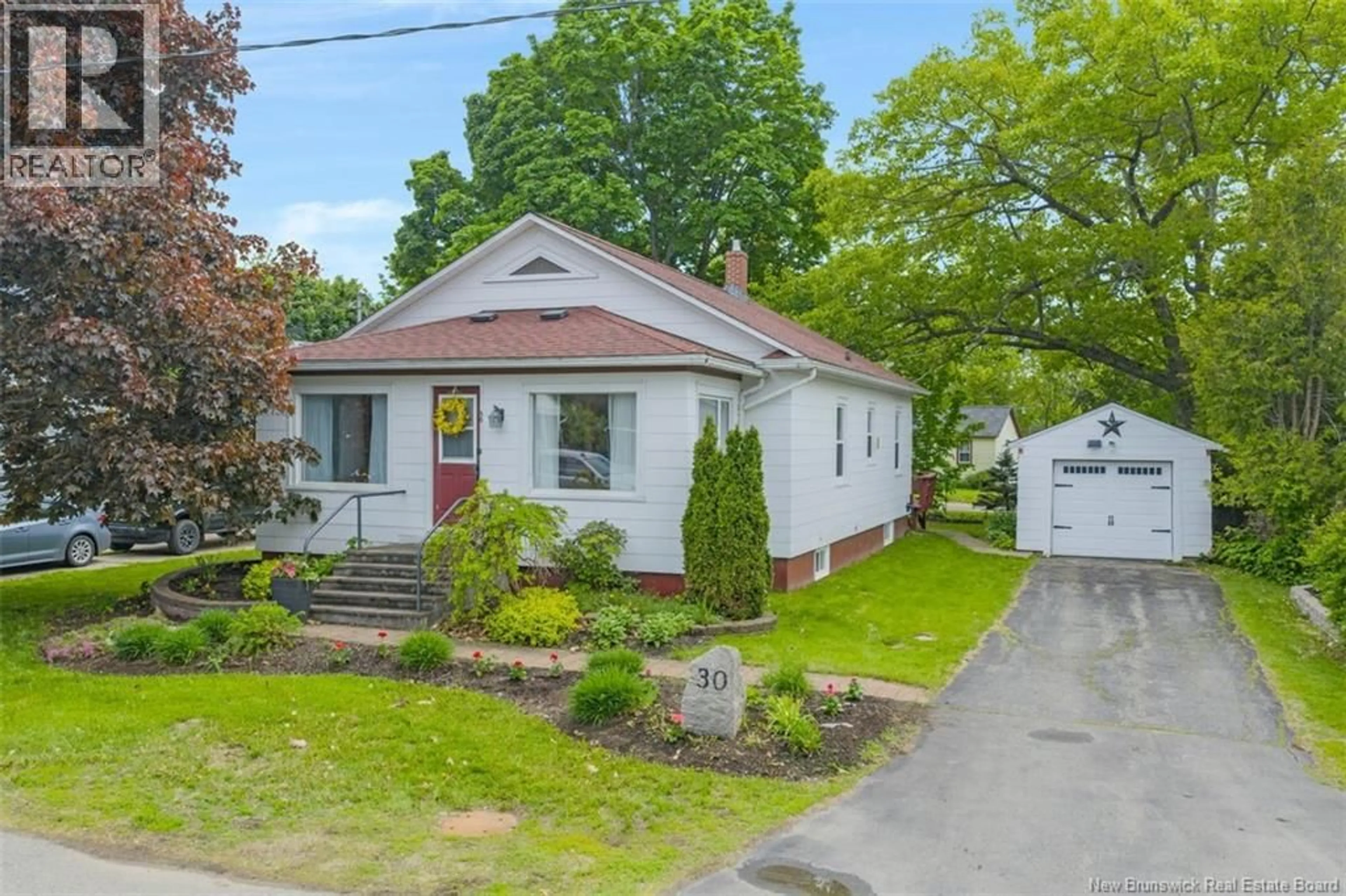 A pic from outside/outdoor area/front of a property/back of a property/a pic from drone, street for 30 STEWART AVENUE, Sussex New Brunswick E4E2E6