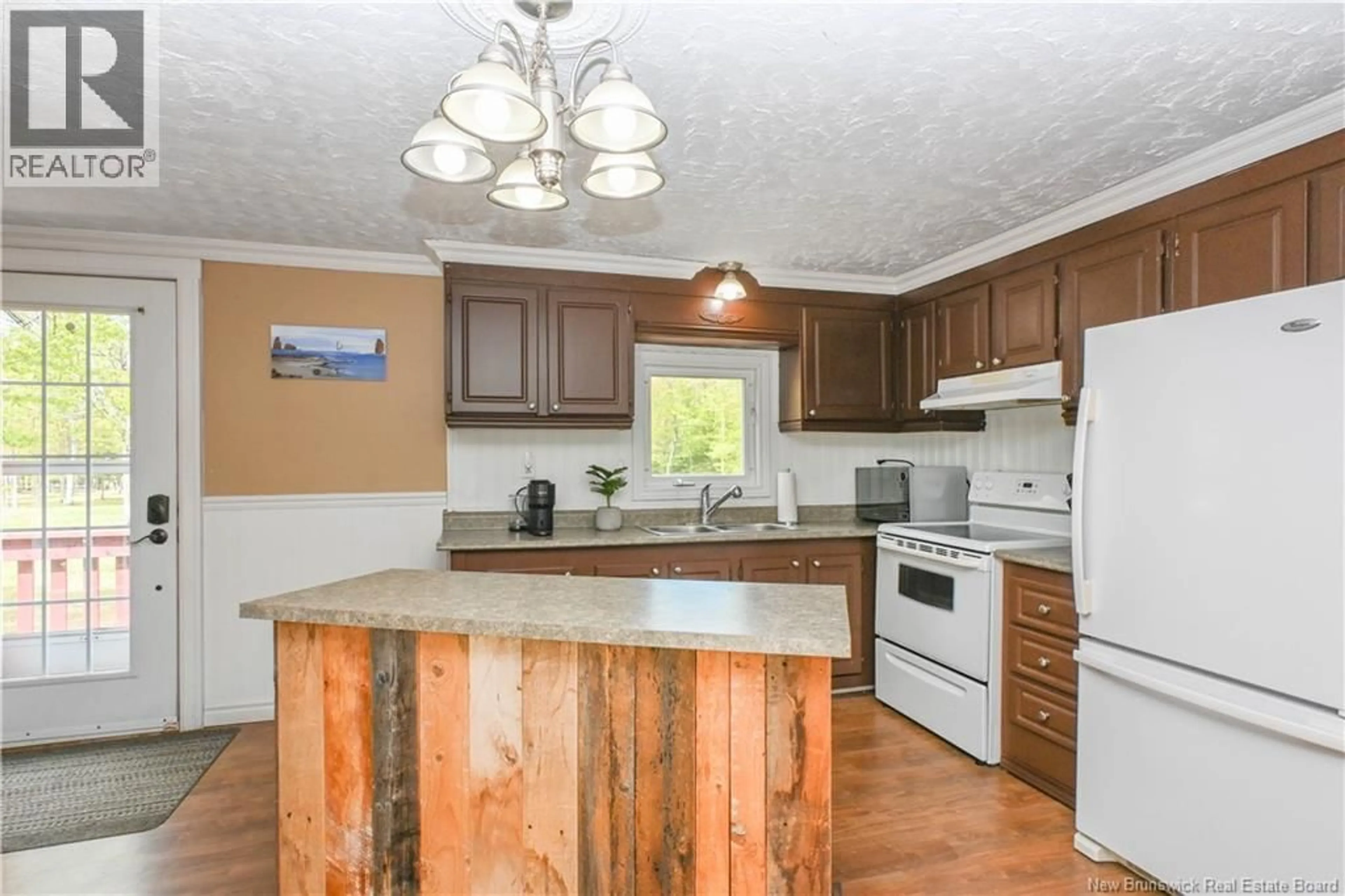 Standard kitchen, wood/laminate floor for 258 DU BOCAGE STREET, Saint-Léolin New Brunswick E8N2S8