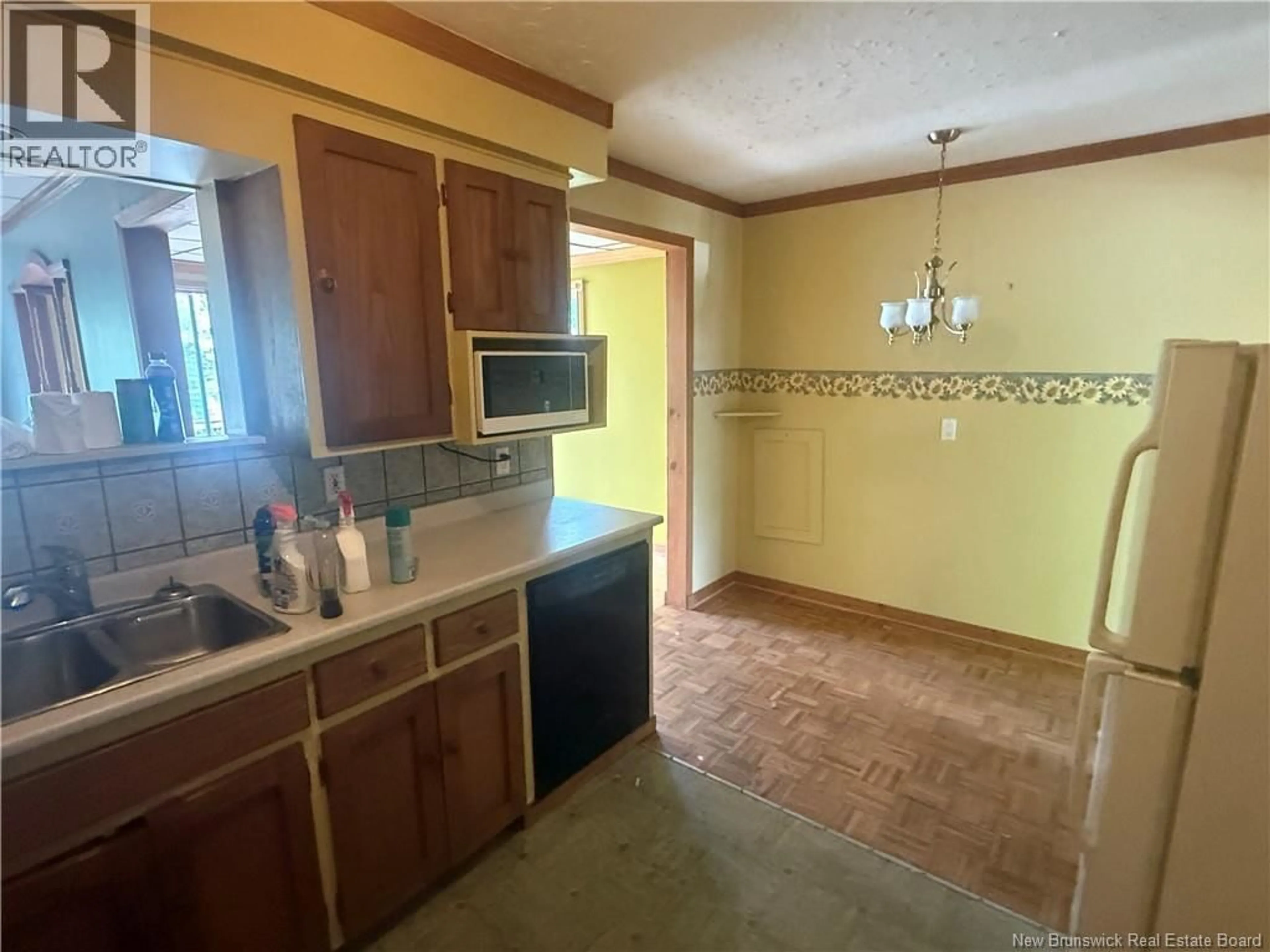 Standard kitchen, ceramic/tile floor for 65 LEEDS DRIVE, Fredericton New Brunswick E3B4S7